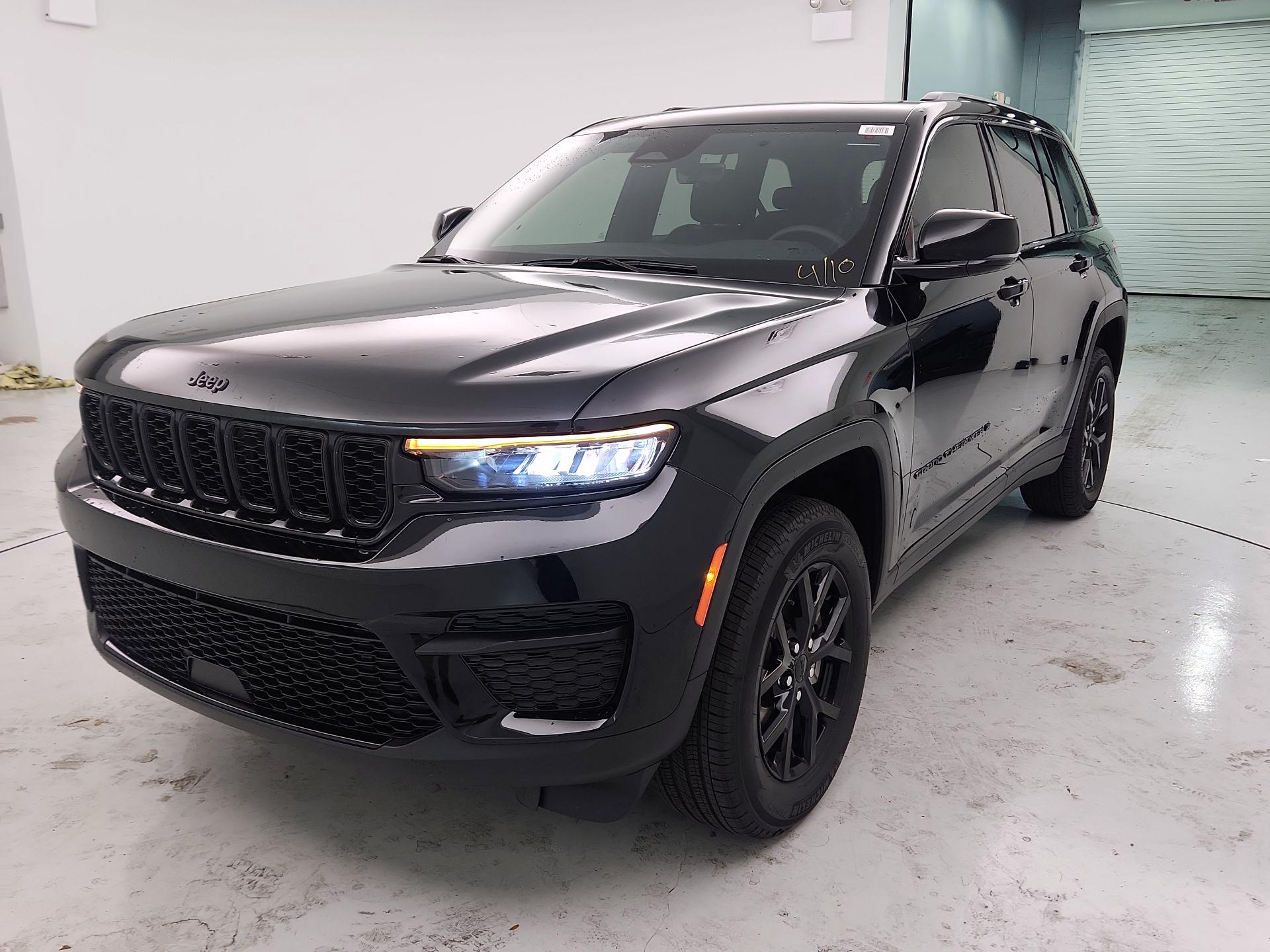 Thumbnail: 2025 Jeep Grand Cherokee - 3