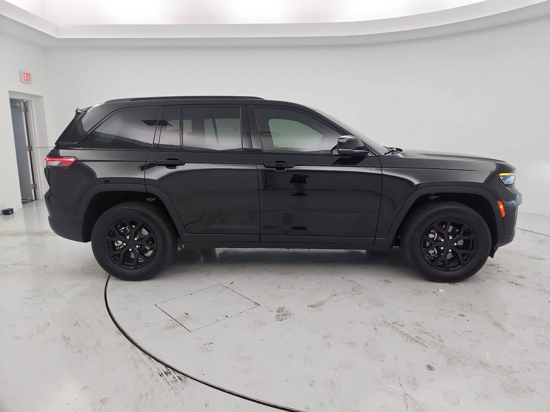 Thumbnail: 2025 Jeep Grand Cherokee - 4