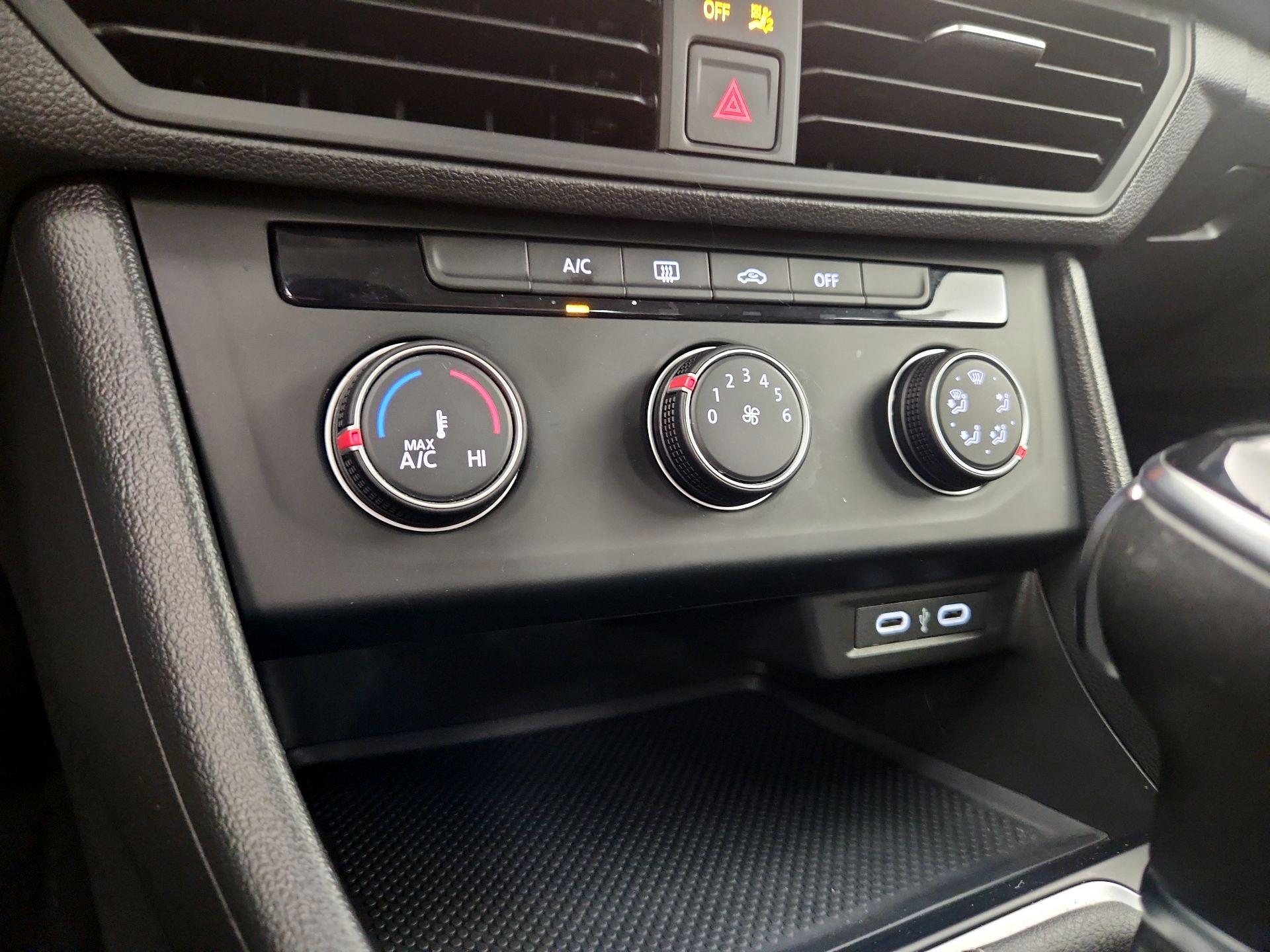 Thumbnail: 2024 Volkswagen Jetta - 16