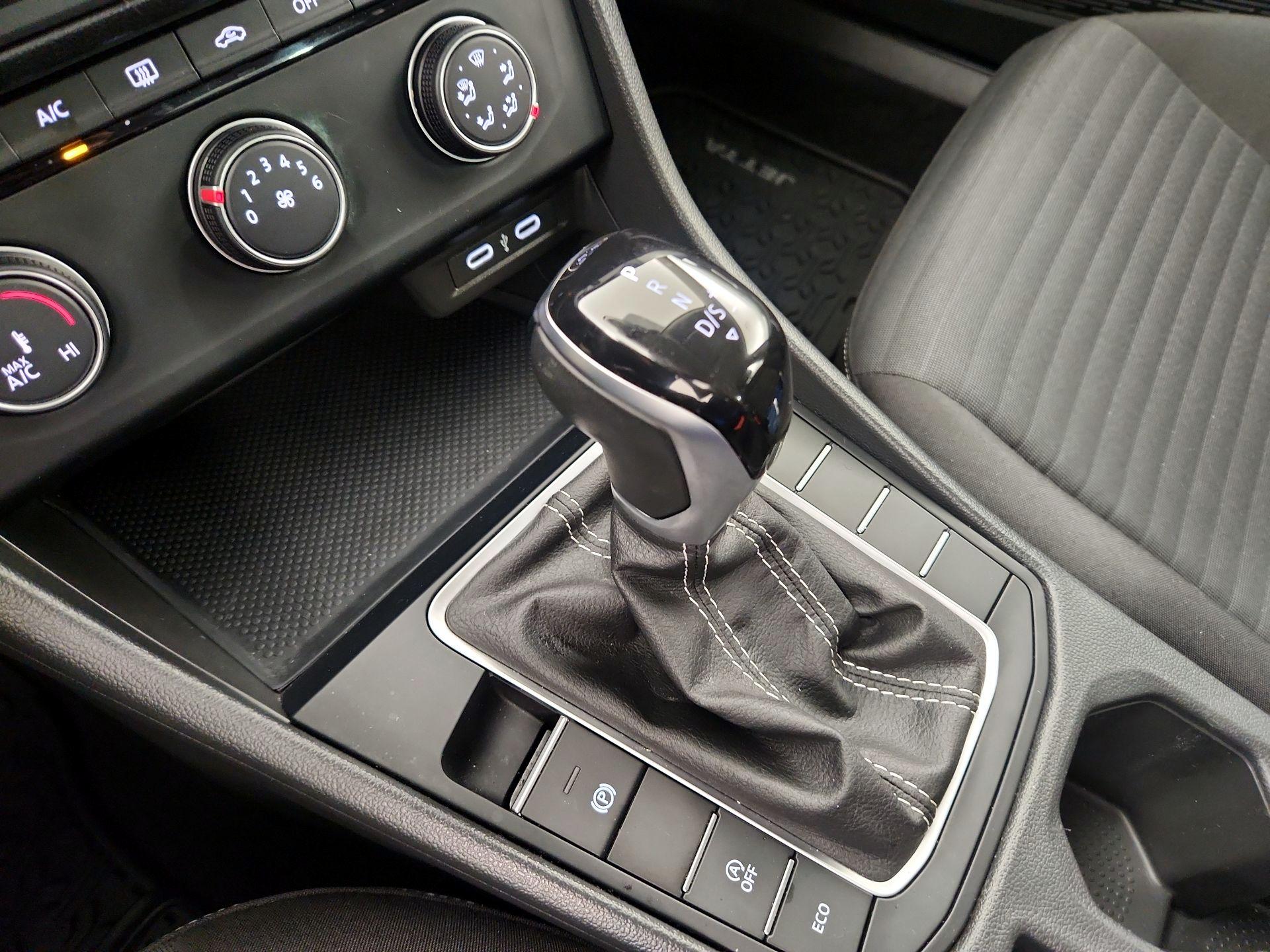 Thumbnail: 2024 Volkswagen Jetta - 17