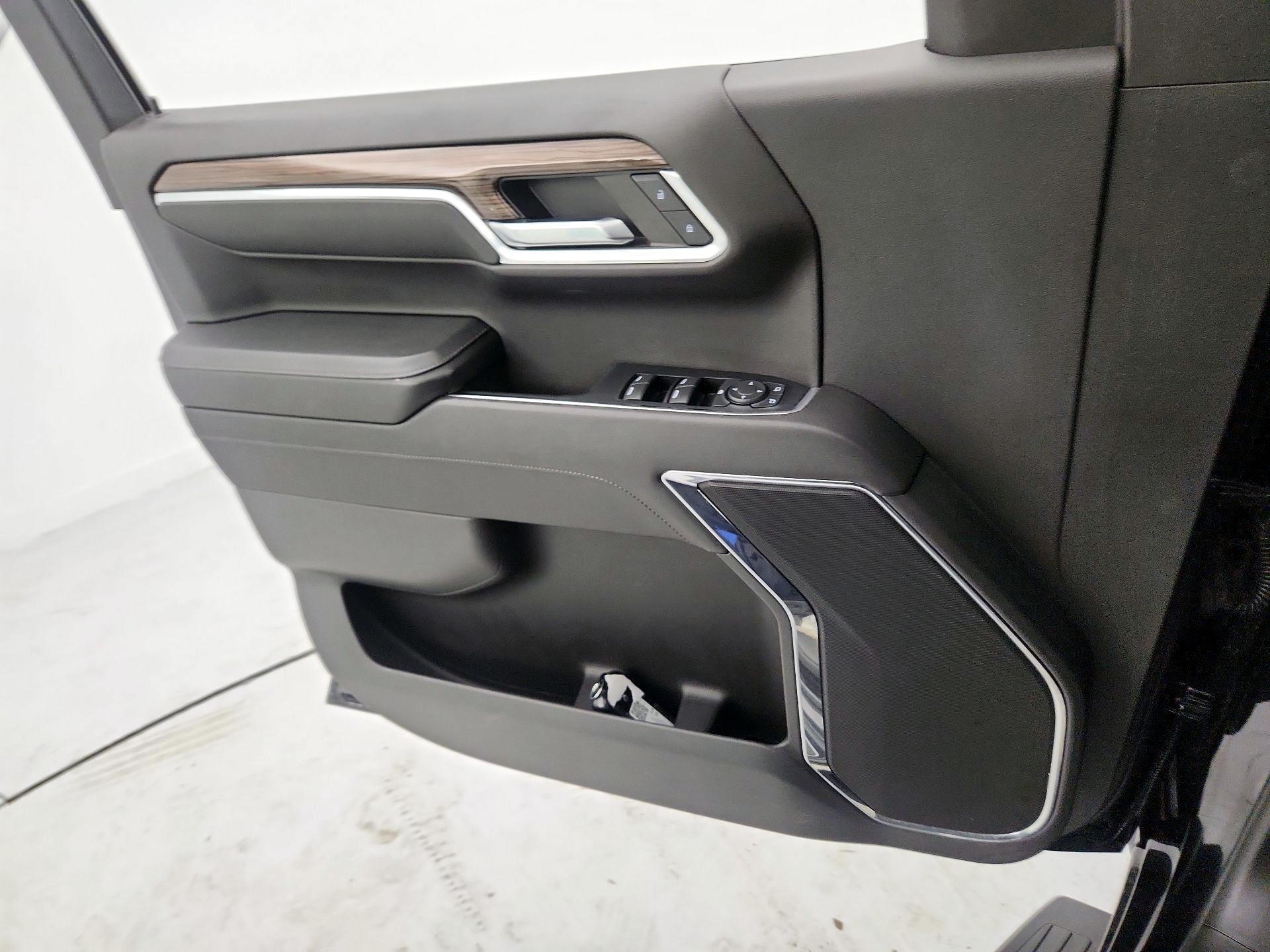 Thumbnail: 2023 Chevrolet Silverado 1500 - 12