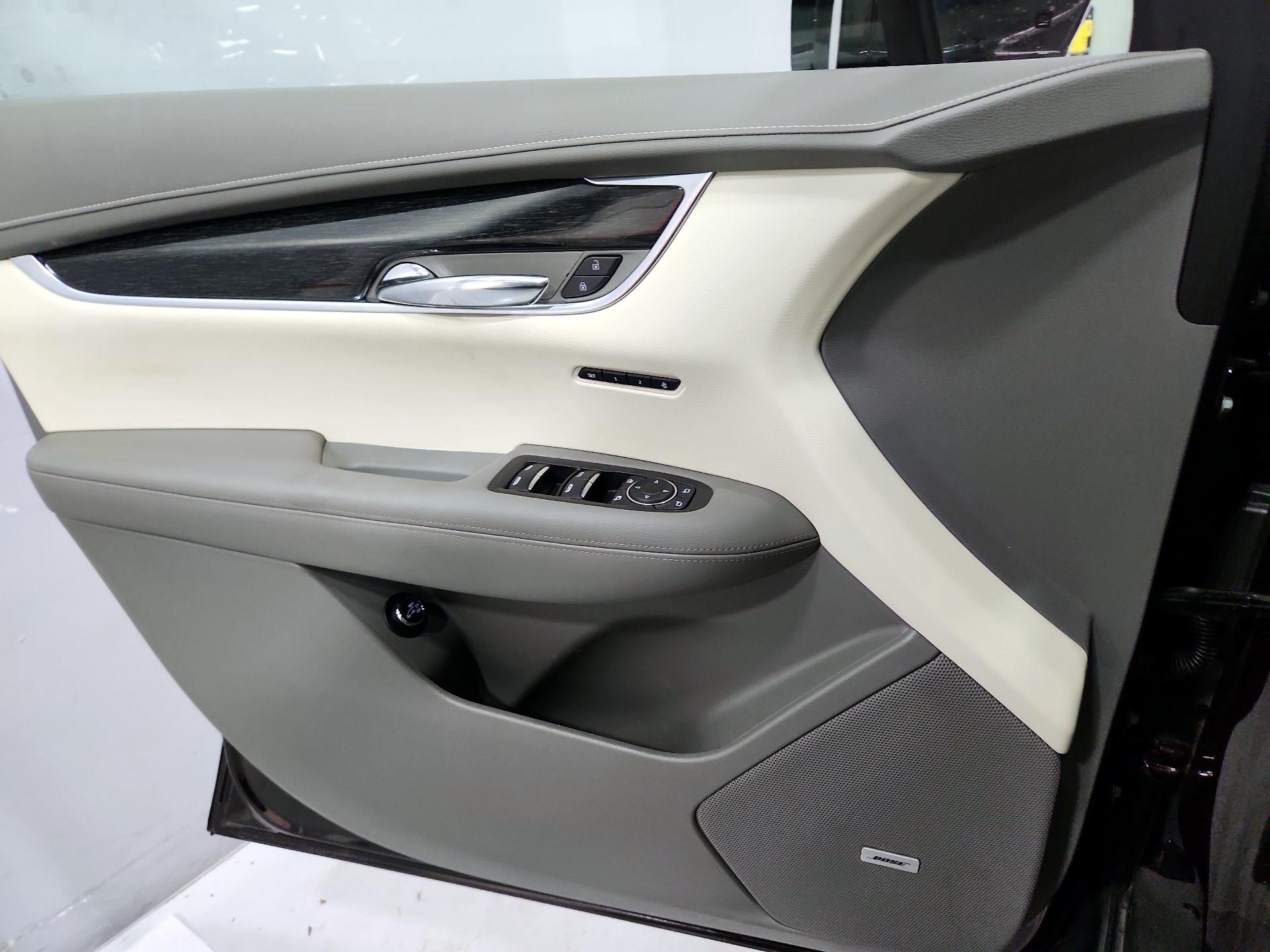 Thumbnail: 2021 Cadillac XT6 - 12