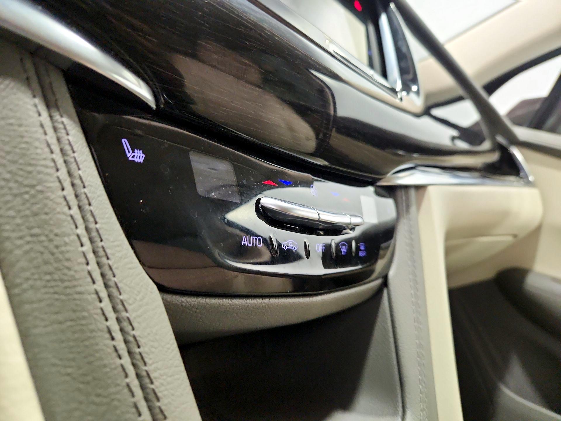 Thumbnail: 2021 Cadillac XT6 - 16