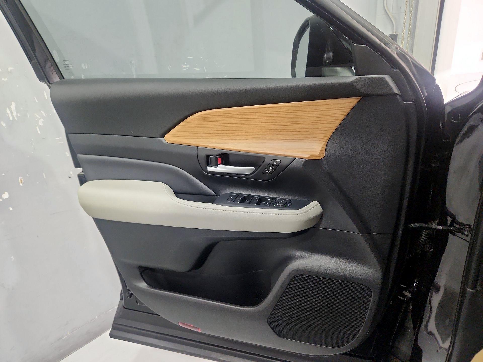 Thumbnail: 2025 Toyota Grand Highlander - 12