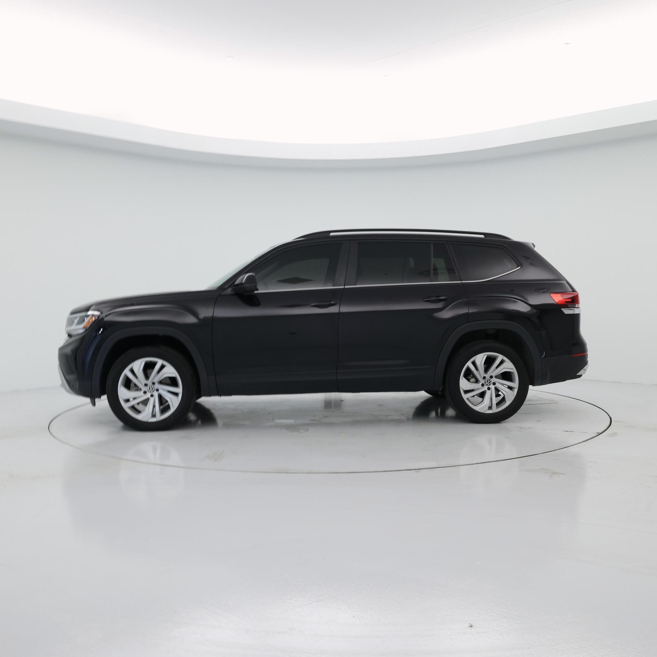 Thumbnail: 2023 Volkswagen Atlas - 3