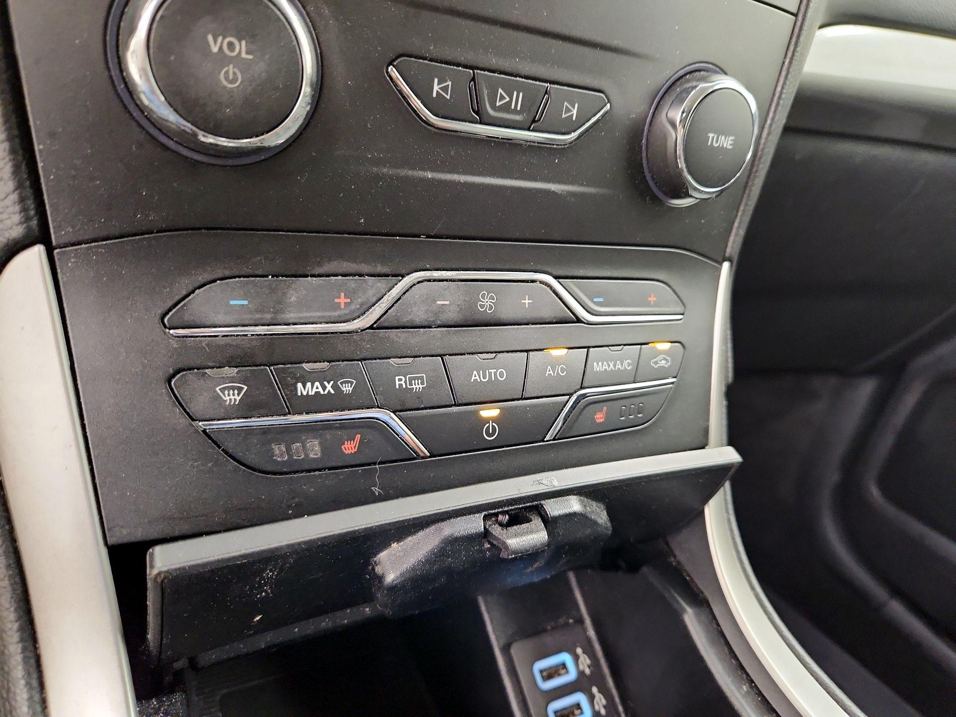 Thumbnail: 2019 Ford Edge - 16