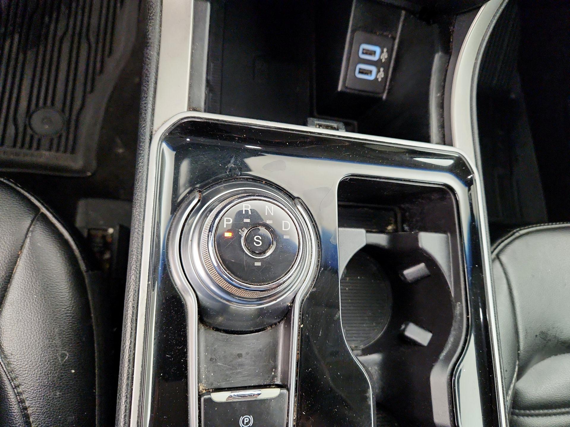 Thumbnail: 2019 Ford Edge - 17