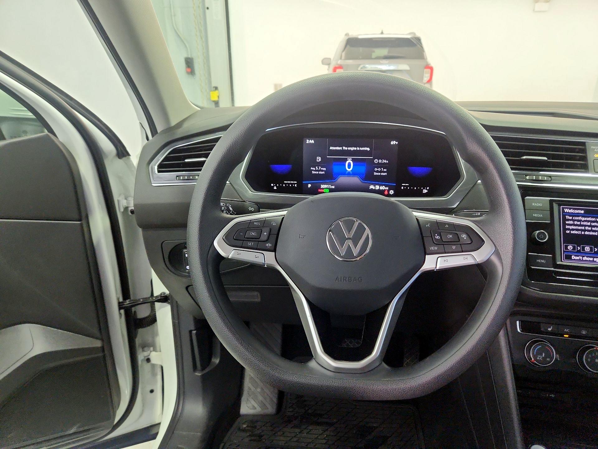 Thumbnail: 2023 Volkswagen Tiguan - 10