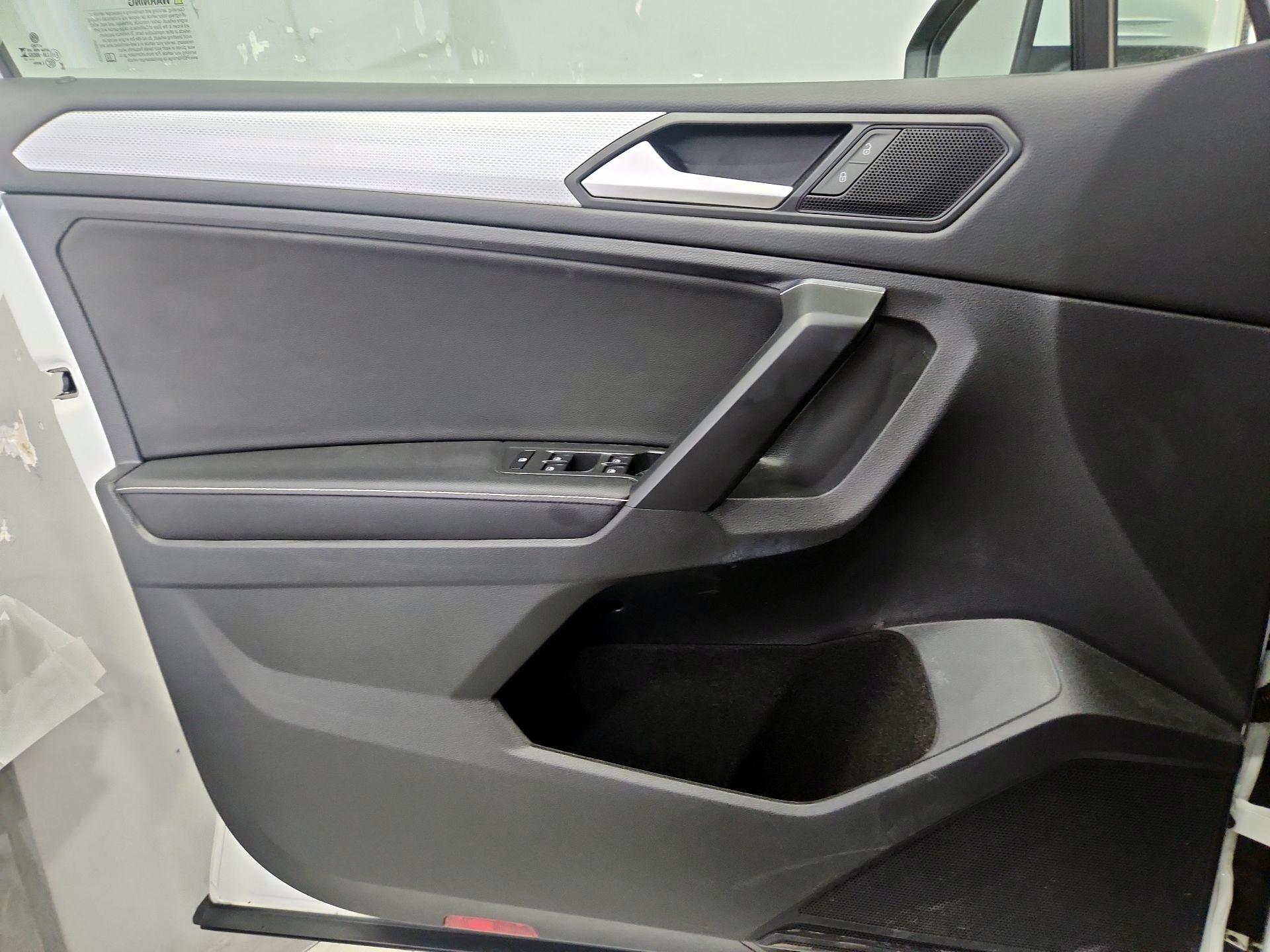 Thumbnail: 2023 Volkswagen Tiguan - 12