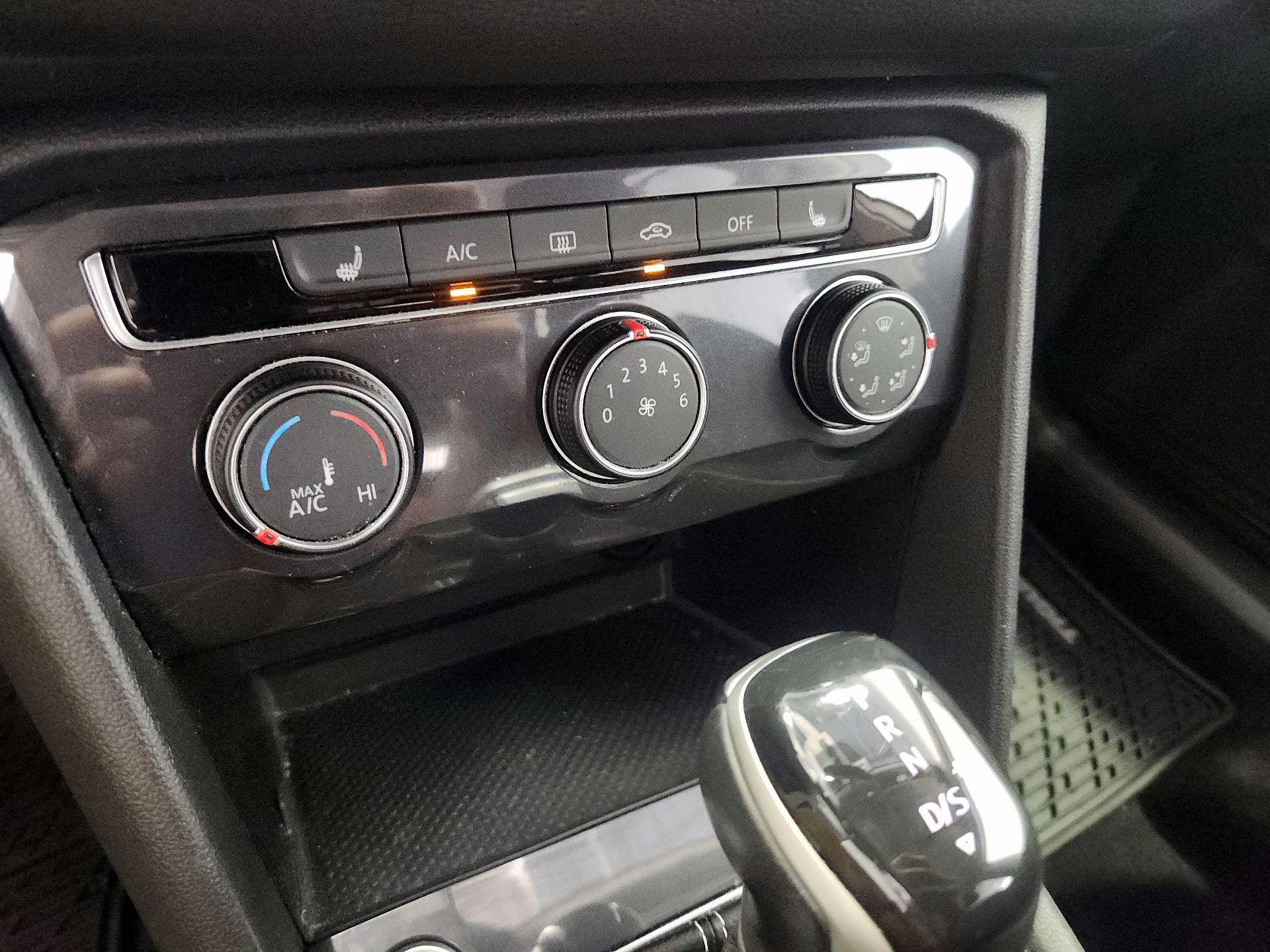 Thumbnail: 2023 Volkswagen Tiguan - 16