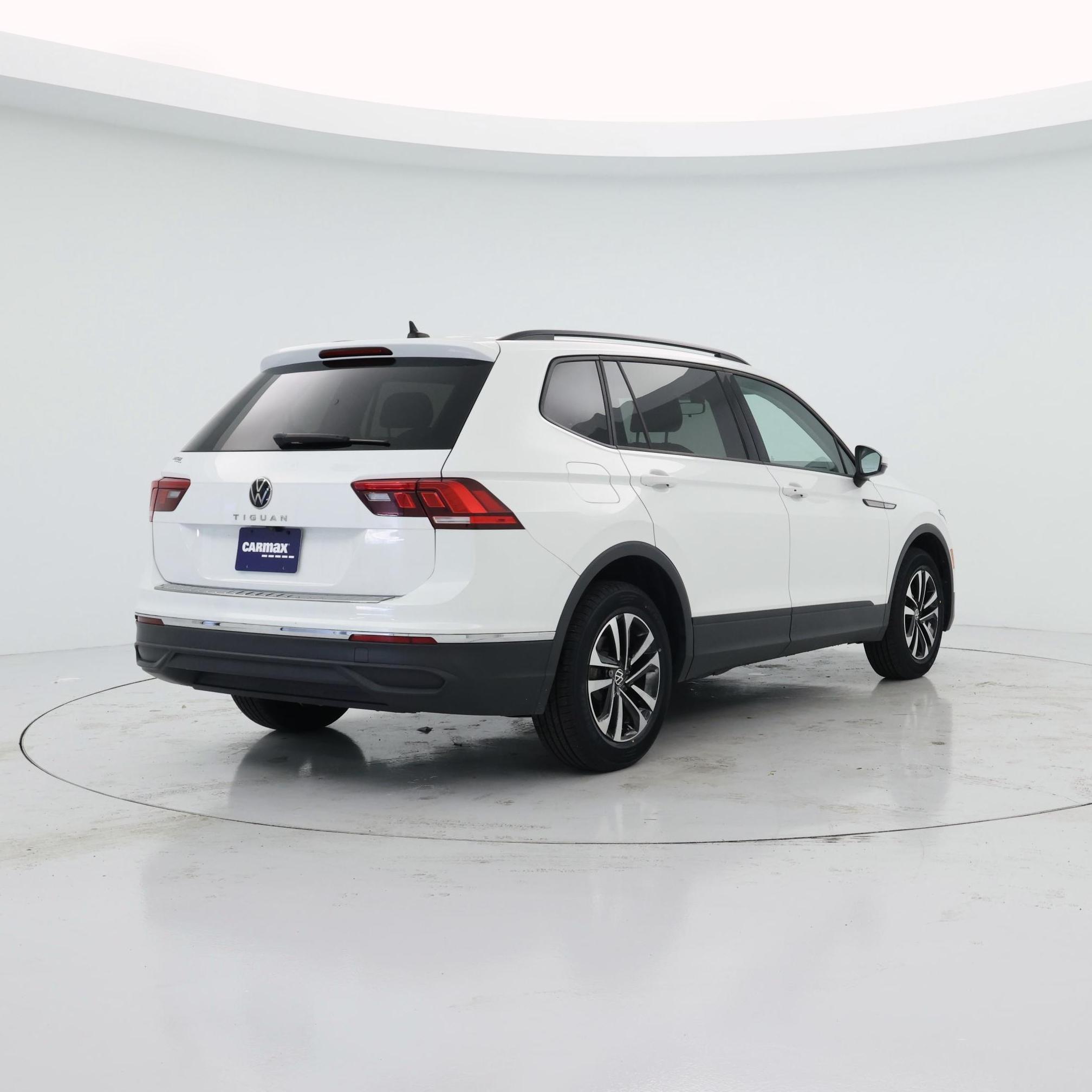 Thumbnail: 2023 Volkswagen Tiguan - 8