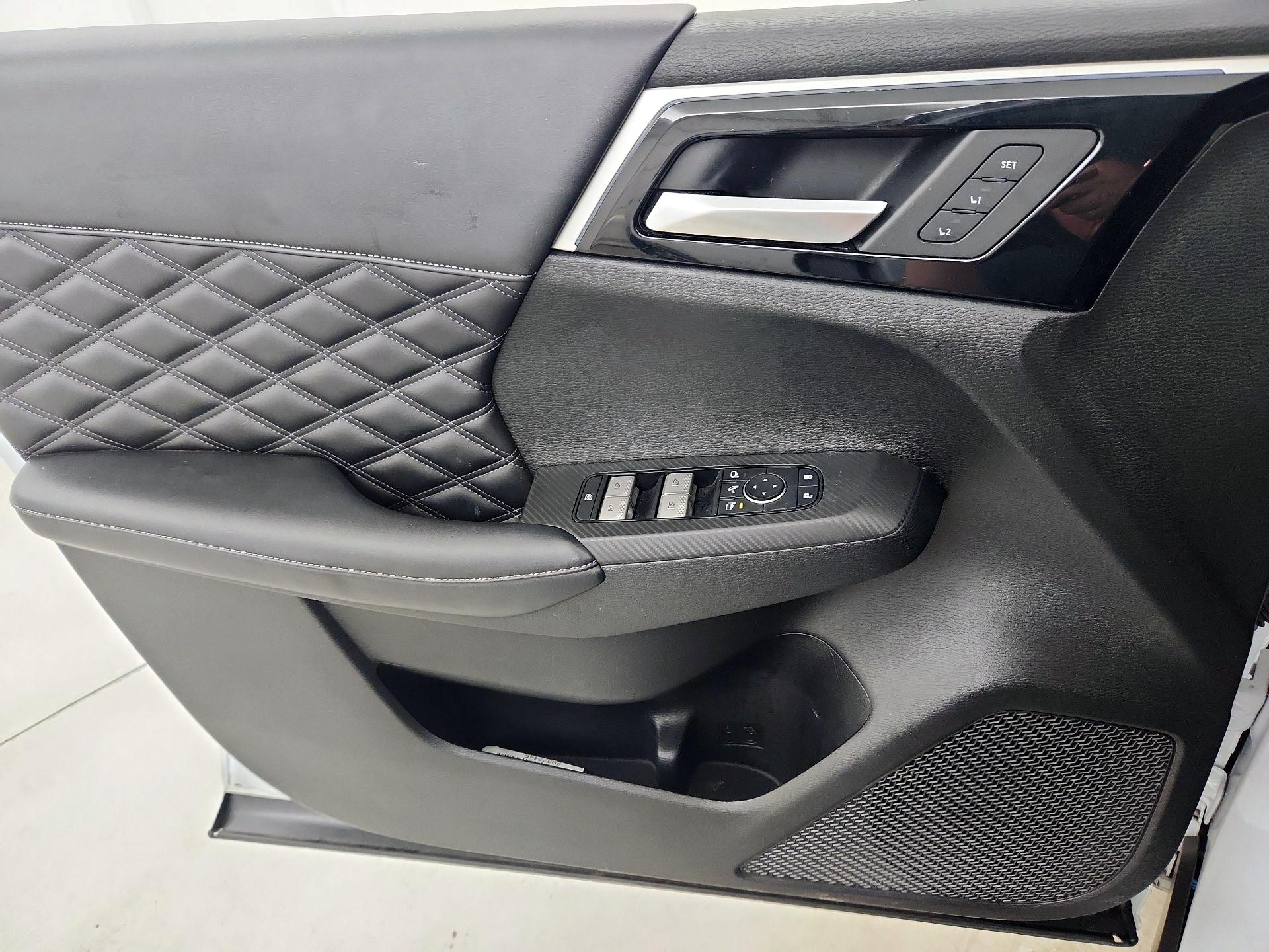 Thumbnail: 2023 Mitsubishi Outlander - 12