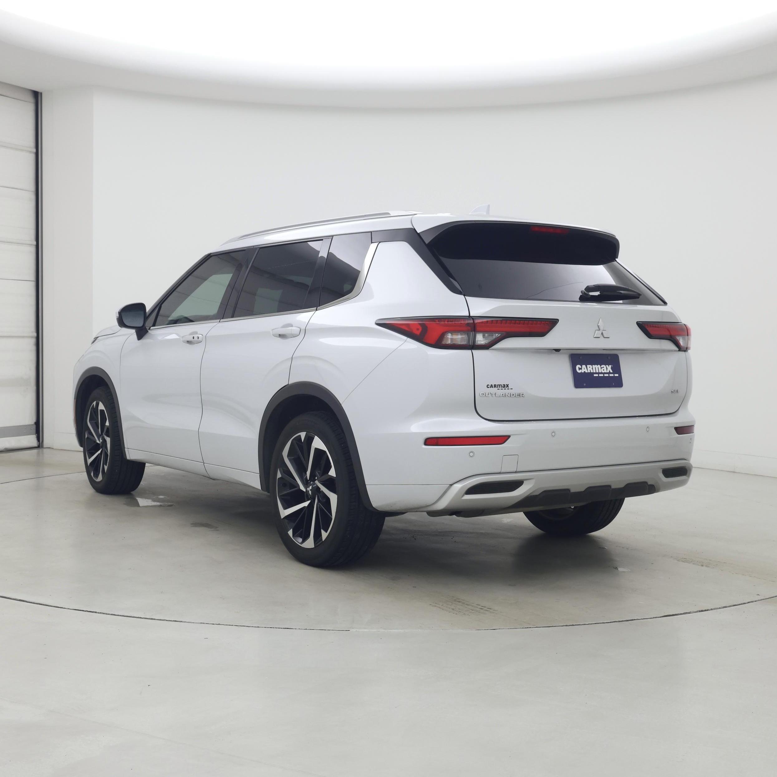 Thumbnail: 2023 Mitsubishi Outlander - 2