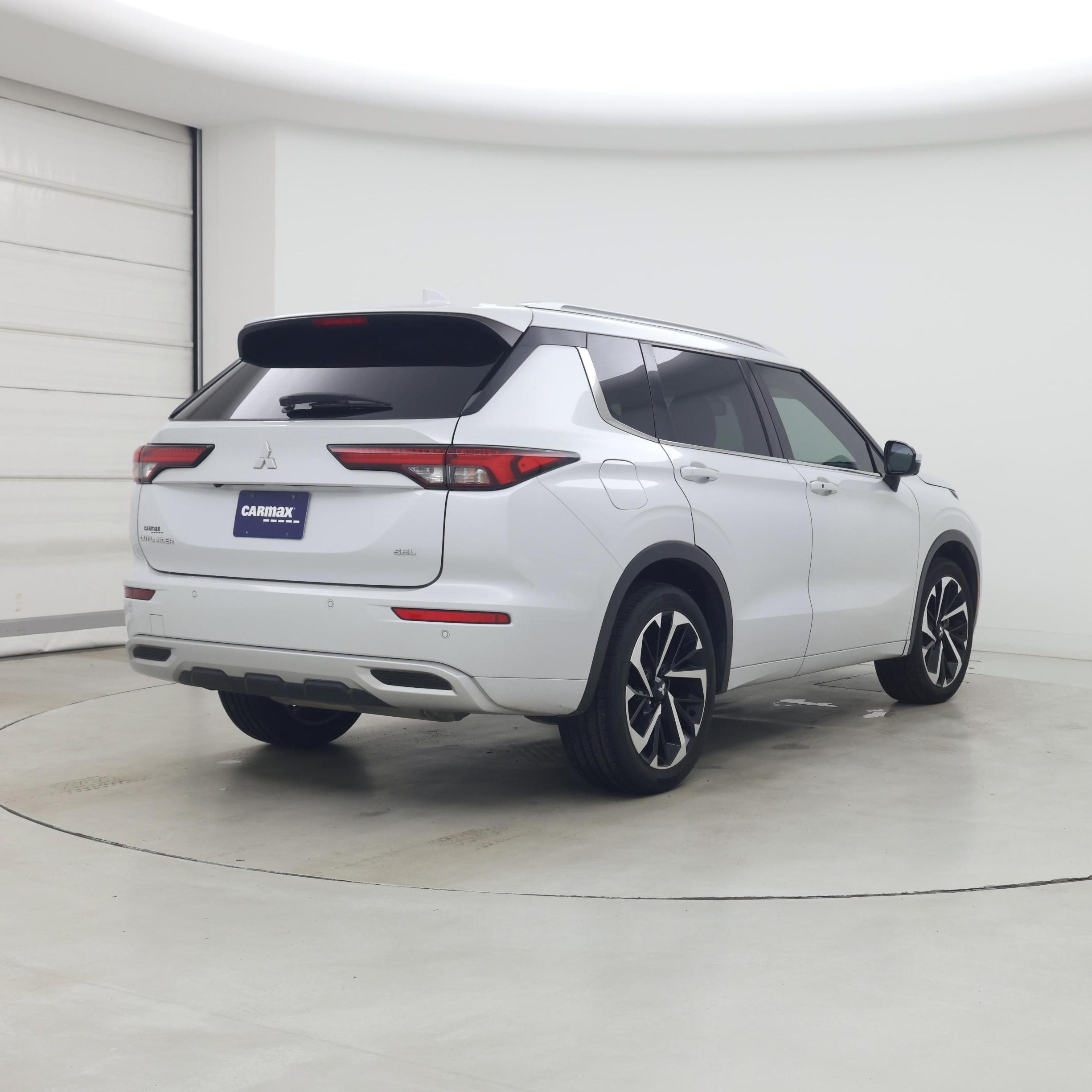 Thumbnail: 2023 Mitsubishi Outlander - 8