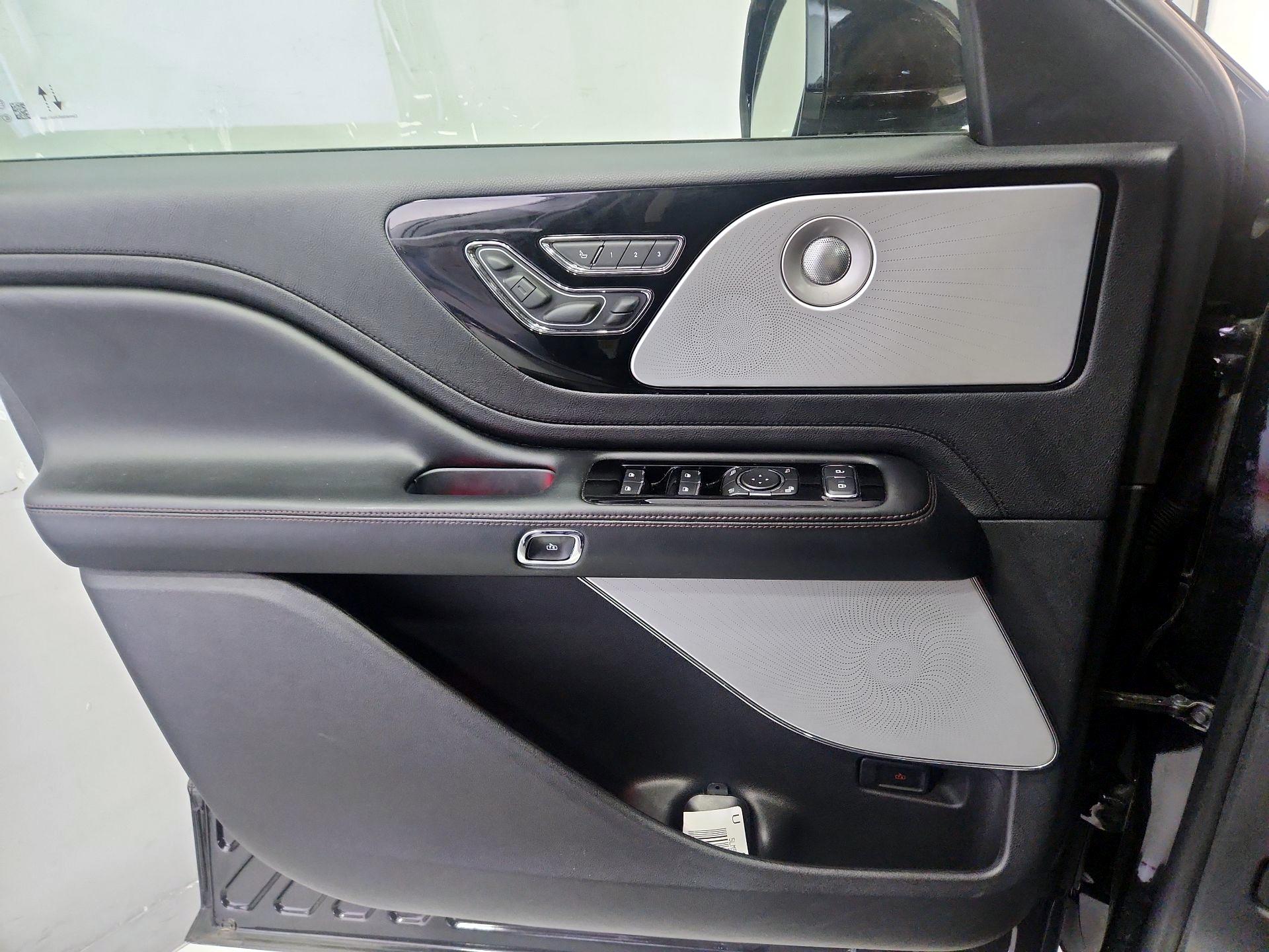 Thumbnail: 2020 Lincoln Aviator - 12