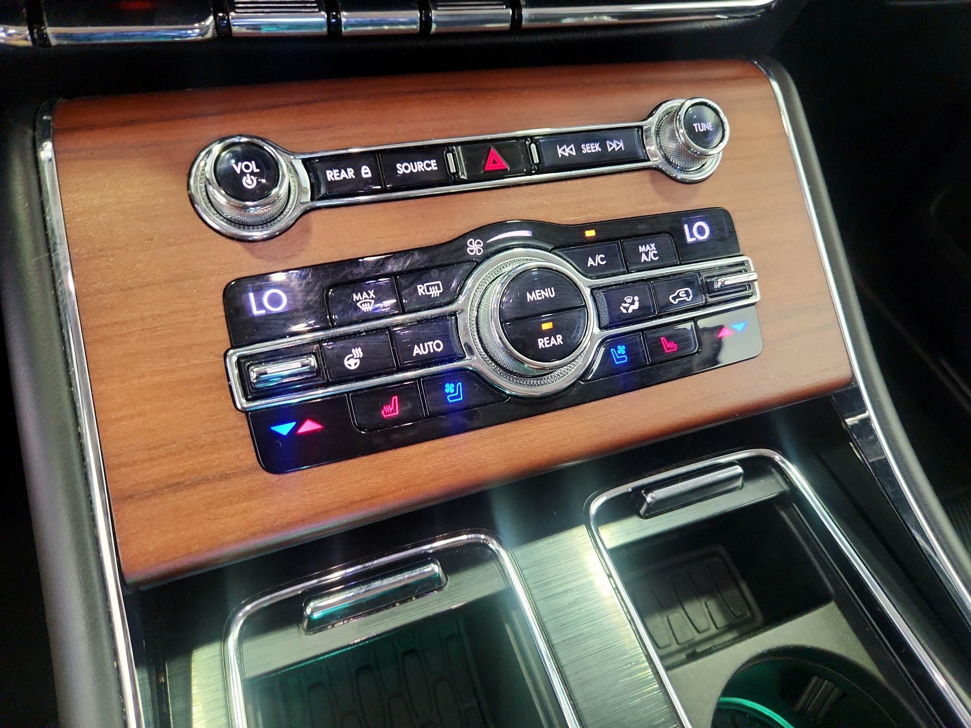 Thumbnail: 2020 Lincoln Aviator - 16