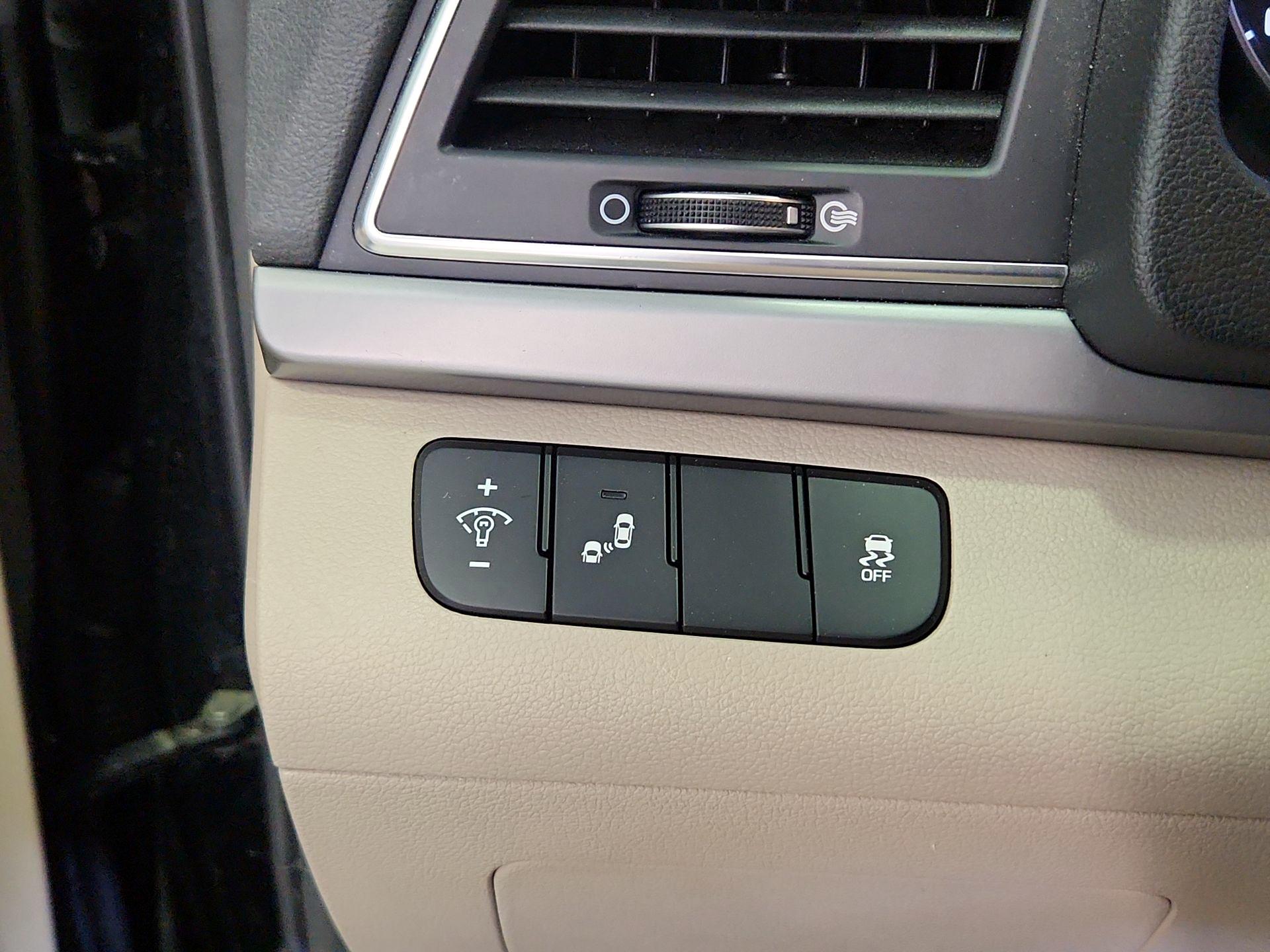 Thumbnail: 2017 Hyundai Elantra - 13