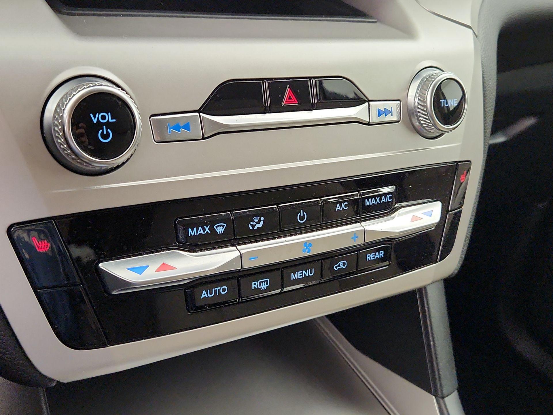 Thumbnail: 2022 Ford Explorer - 16