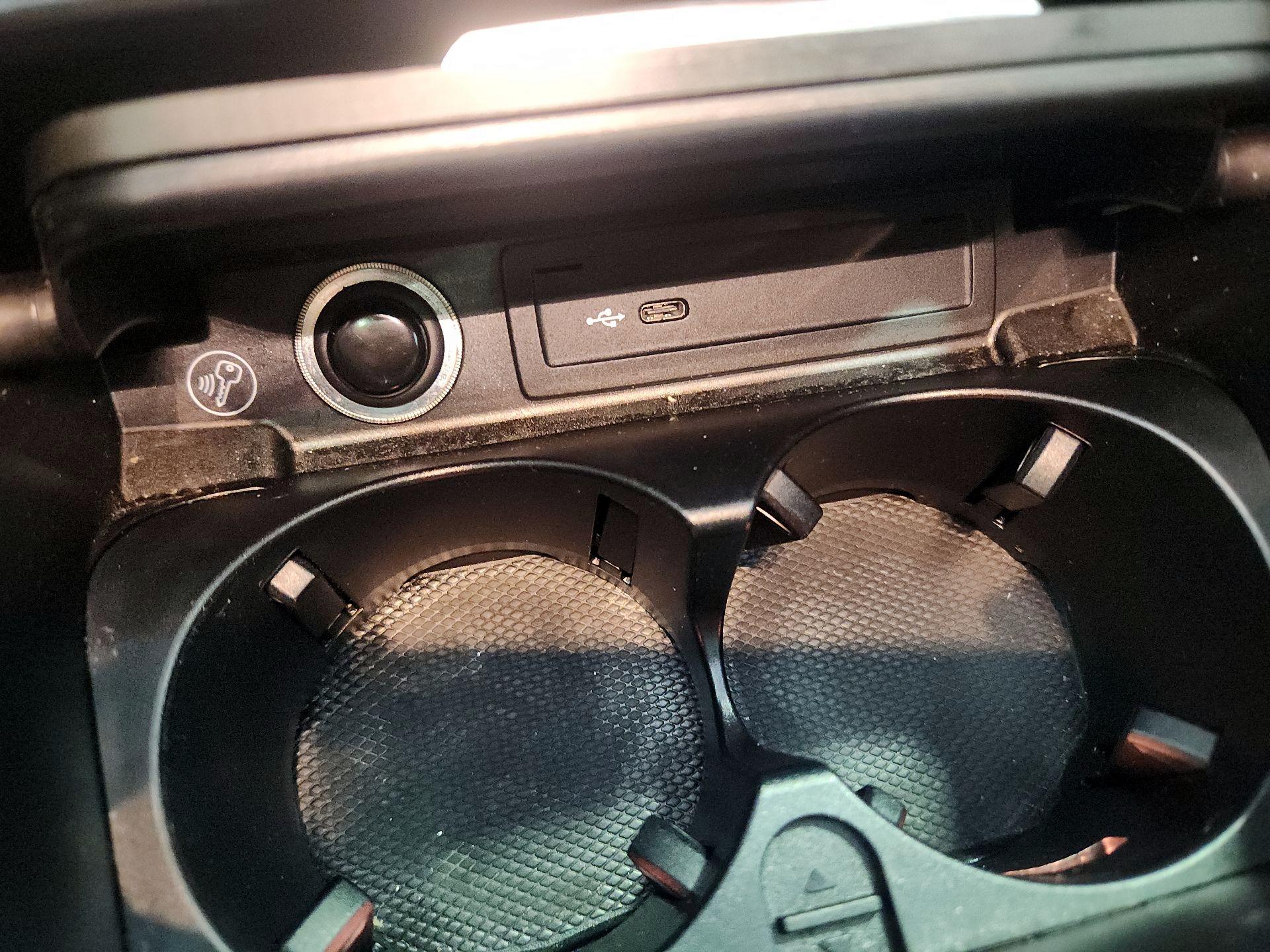 Thumbnail: 2022 Mercedes-Benz AMG GT - 18