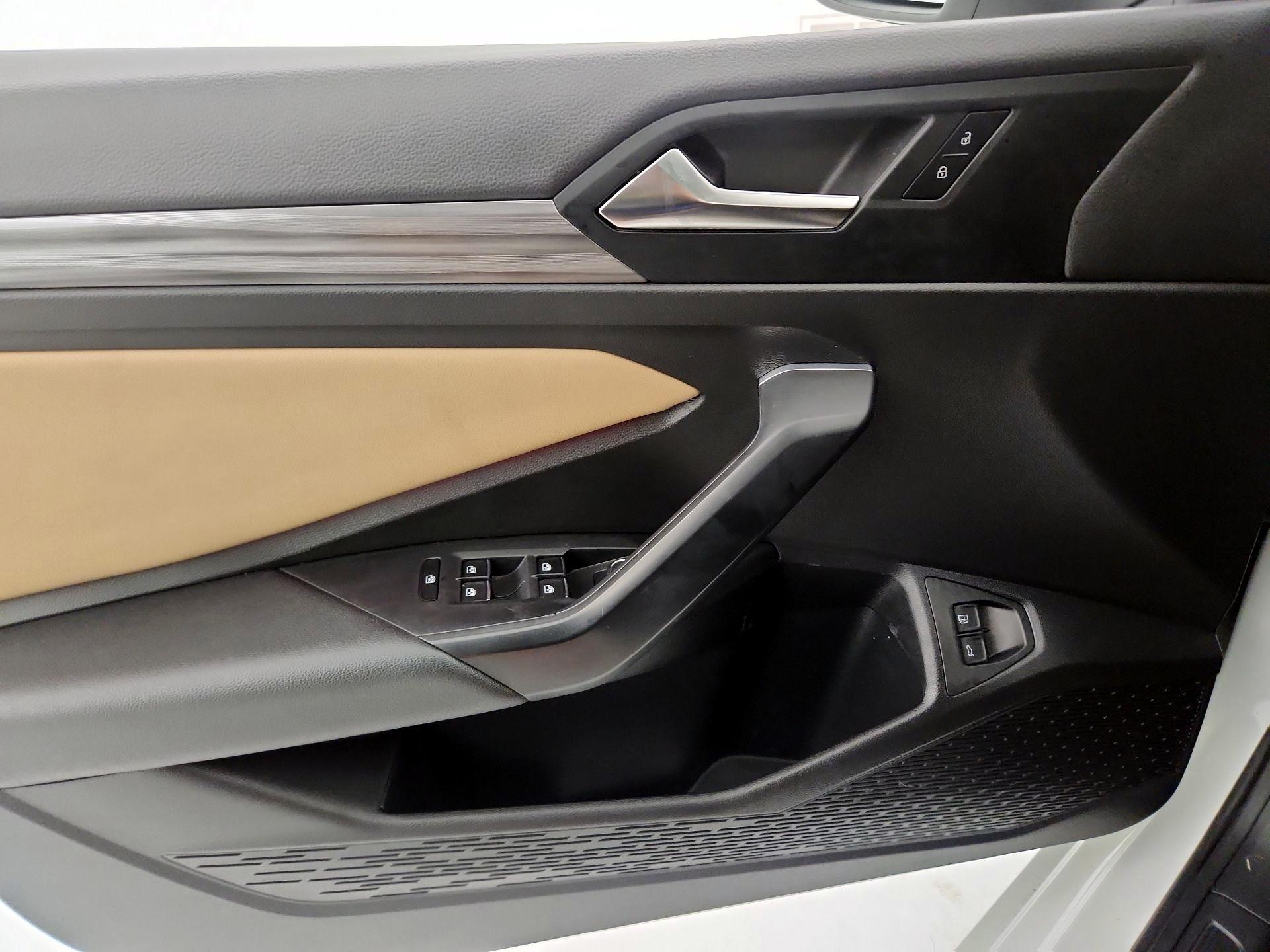 Thumbnail: 2021 Volkswagen Jetta - 12