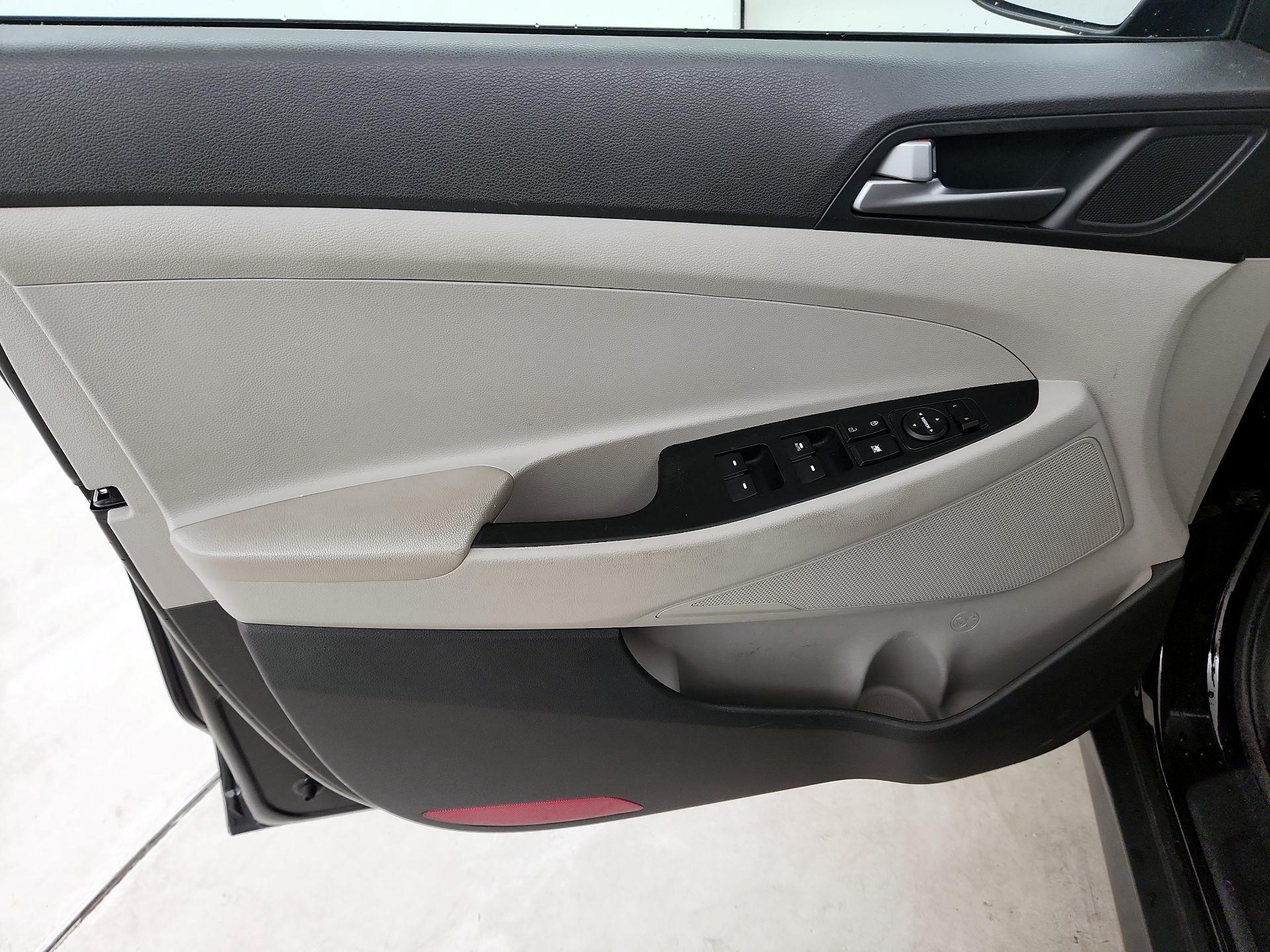 Thumbnail: 2016 Hyundai Tucson - 12