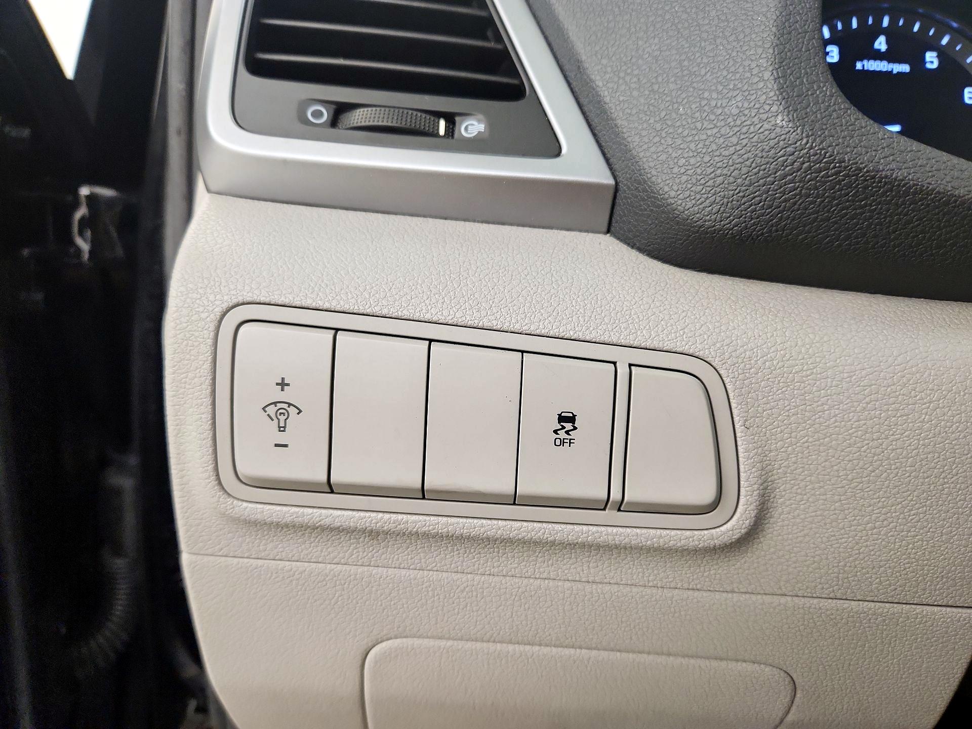 Thumbnail: 2016 Hyundai Tucson - 13