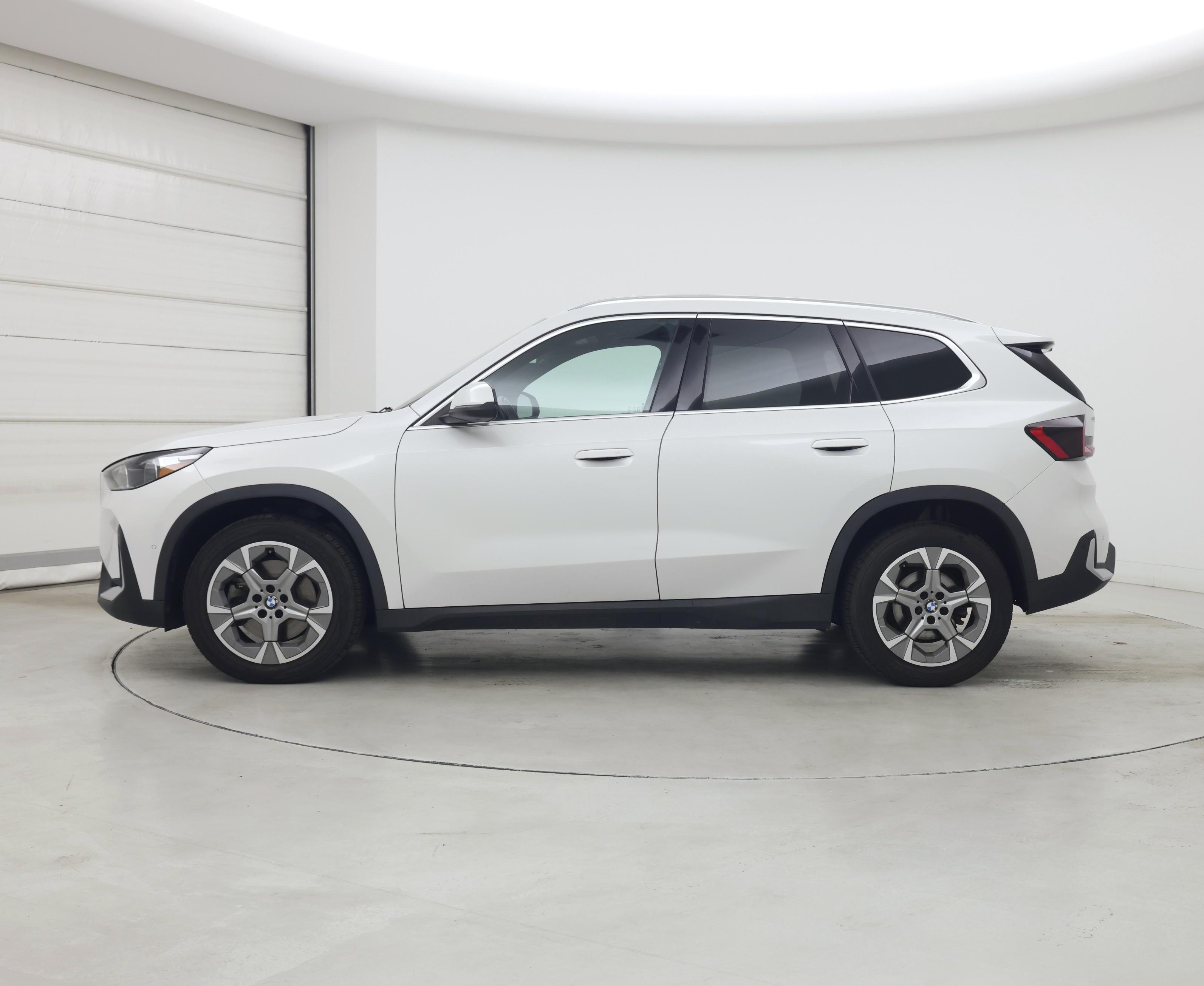 Thumbnail: 2023 BMW X1 - 3
