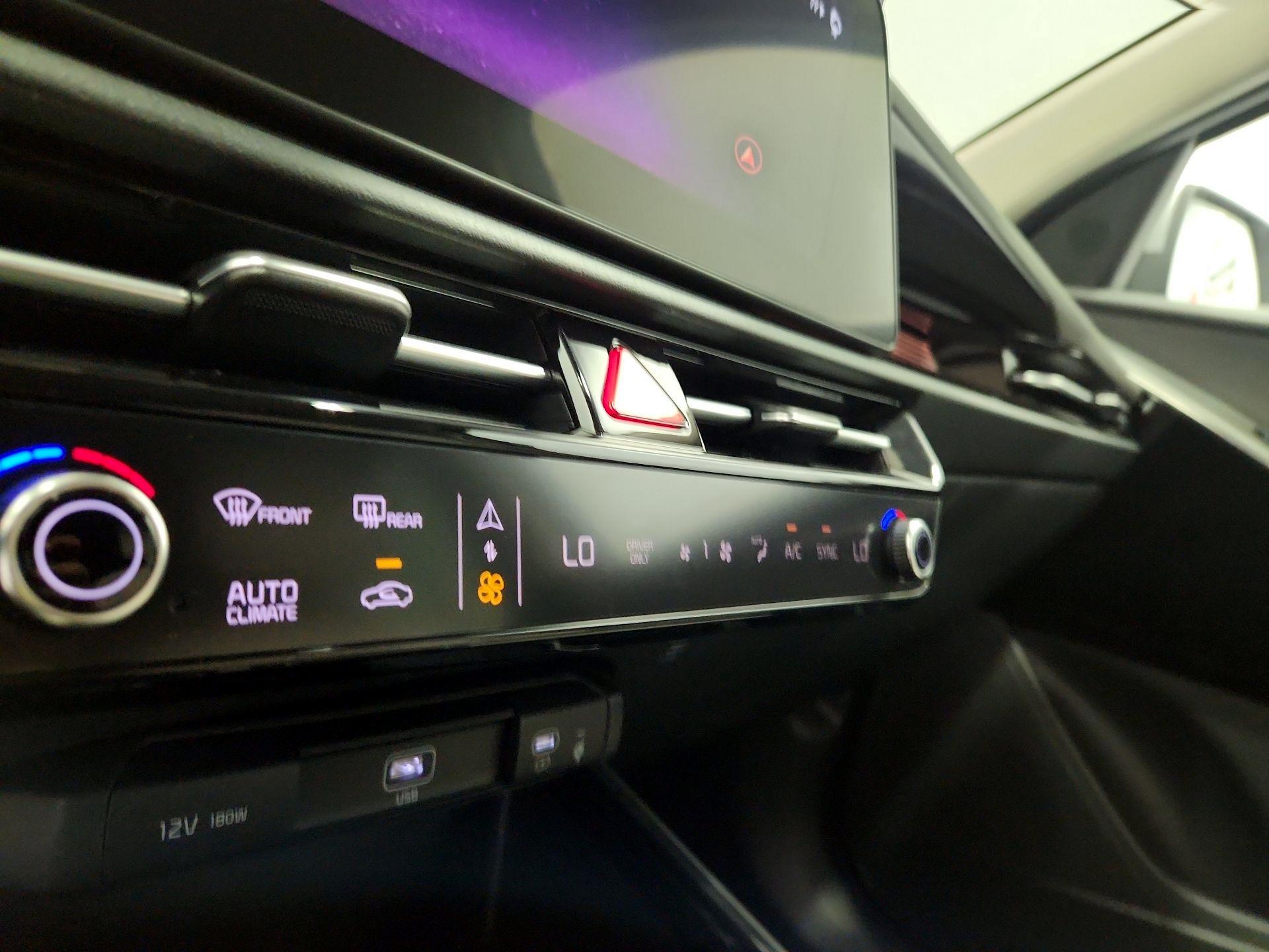 Thumbnail: 2024 Kia Niro - 16