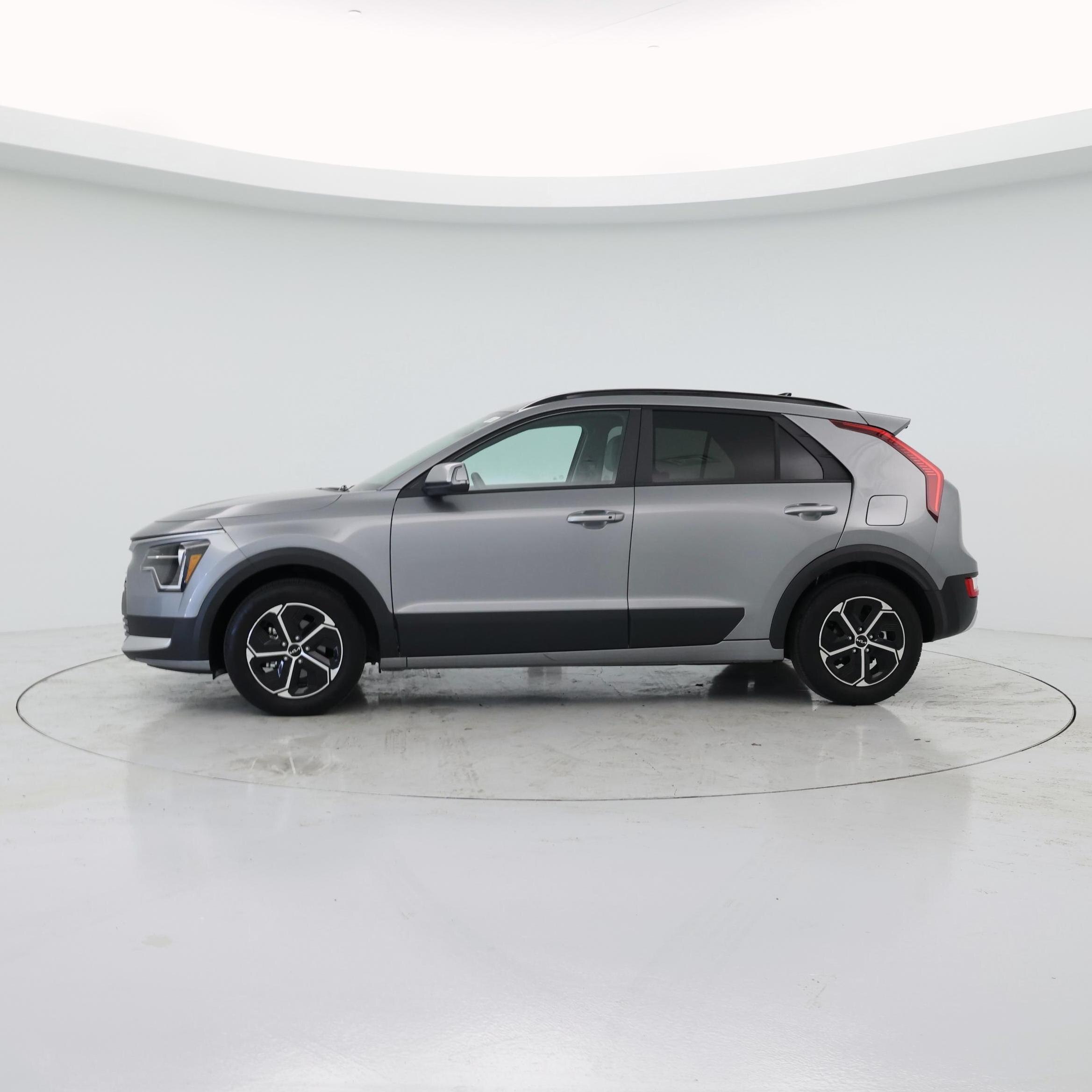 Thumbnail: 2024 Kia Niro - 3