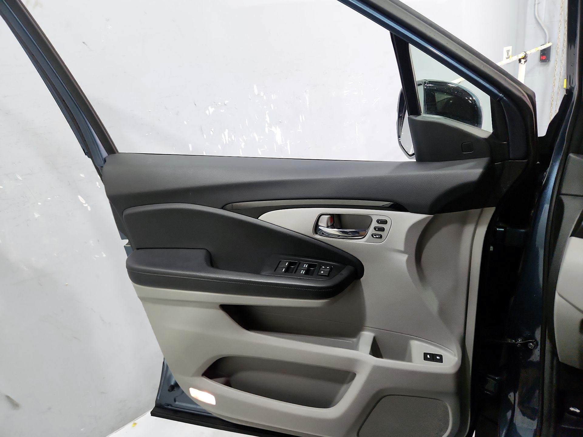 Thumbnail: 2020 Honda Pilot - 12