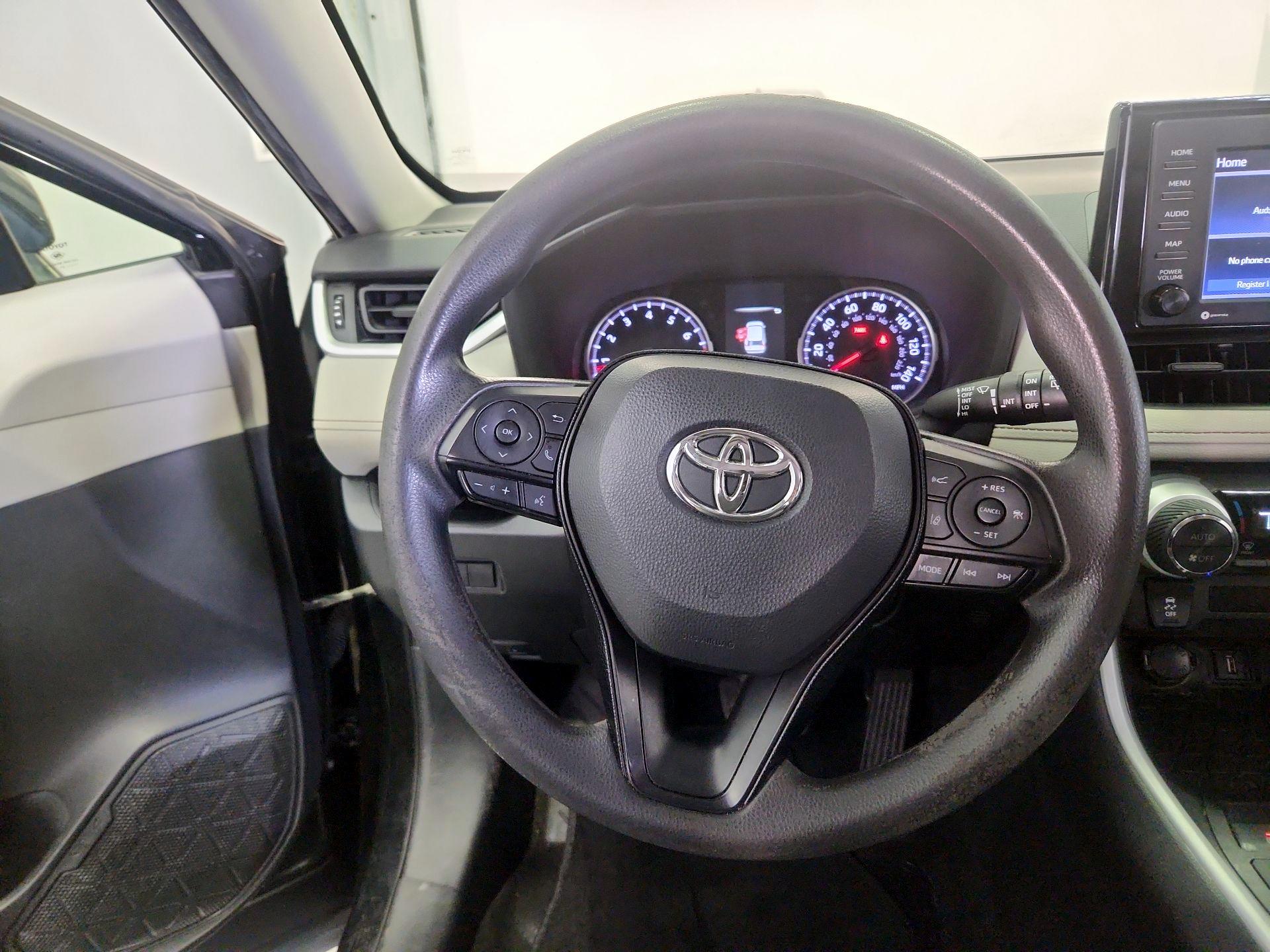 Thumbnail: 2021 Toyota RAV4 - 10