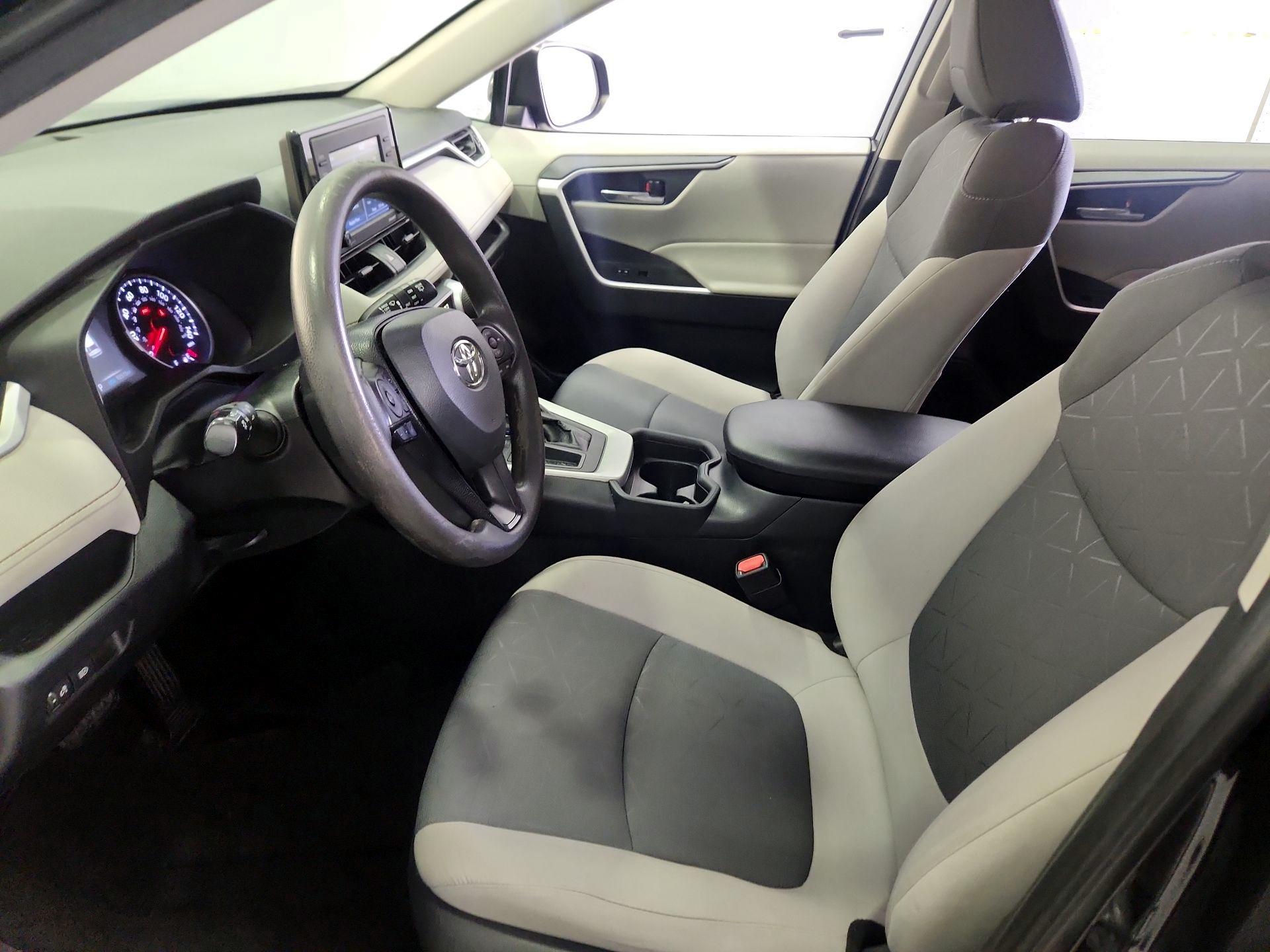 Thumbnail: 2021 Toyota RAV4 - 11