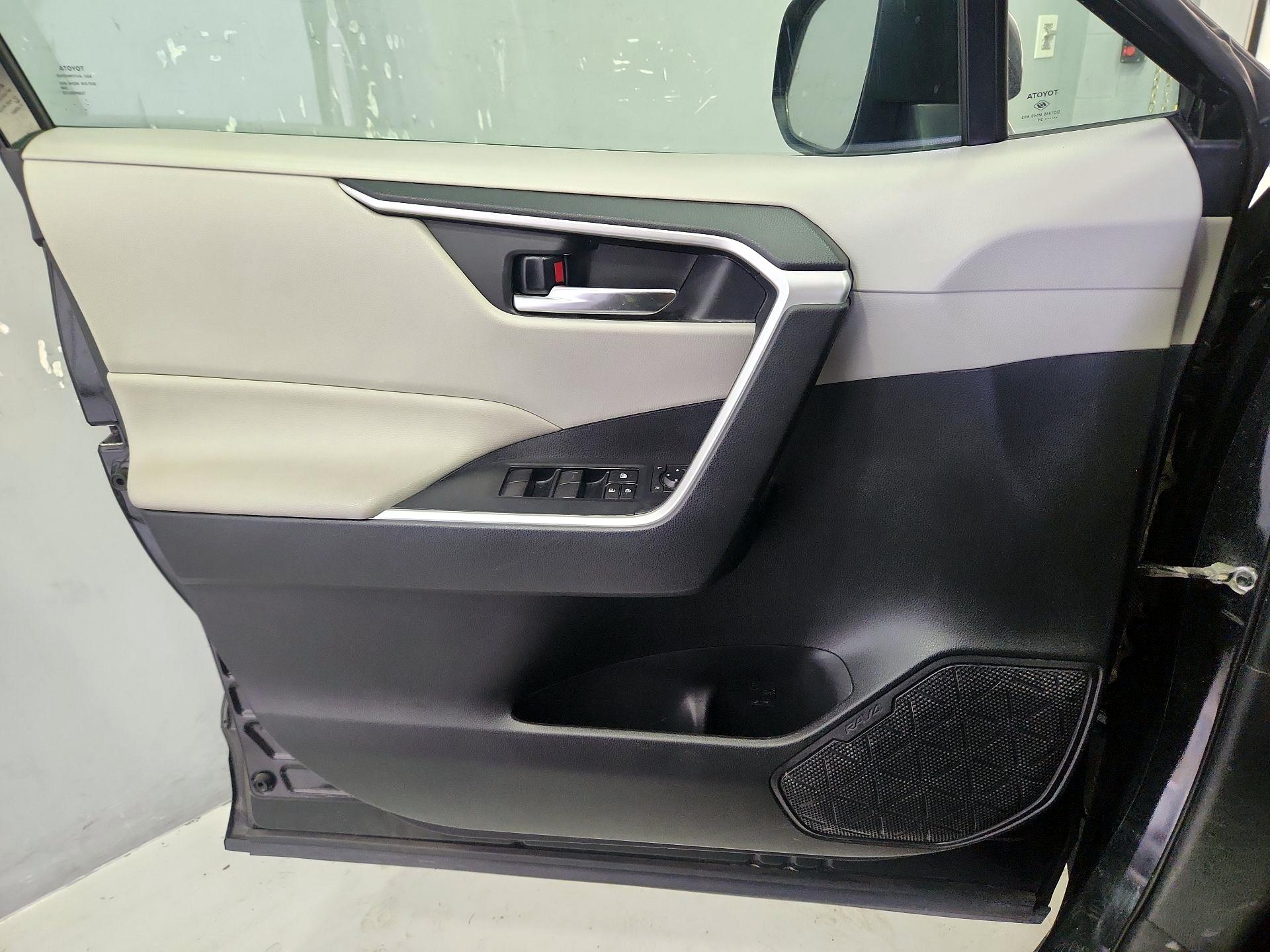 Thumbnail: 2021 Toyota RAV4 - 12