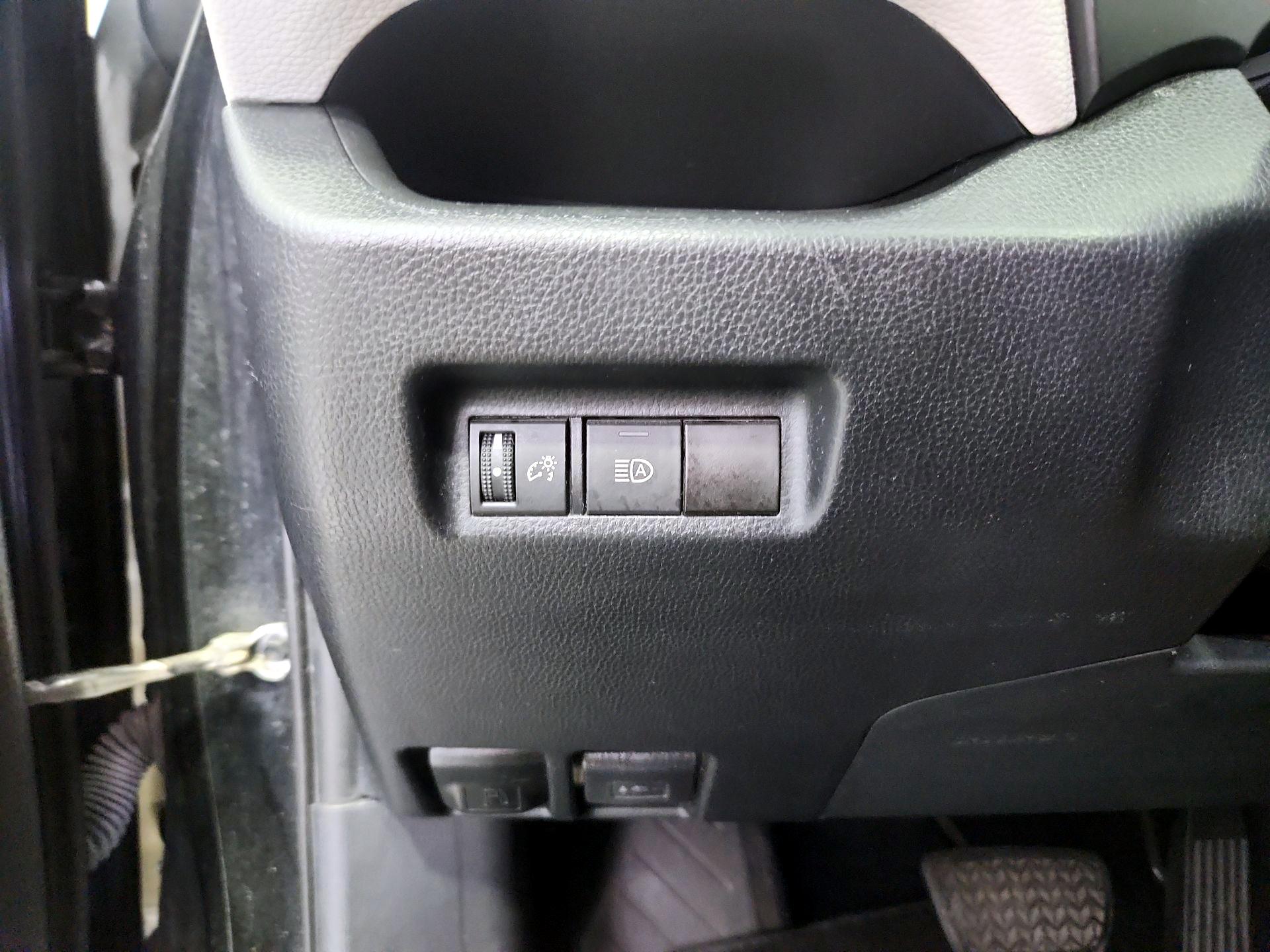 Thumbnail: 2021 Toyota RAV4 - 13