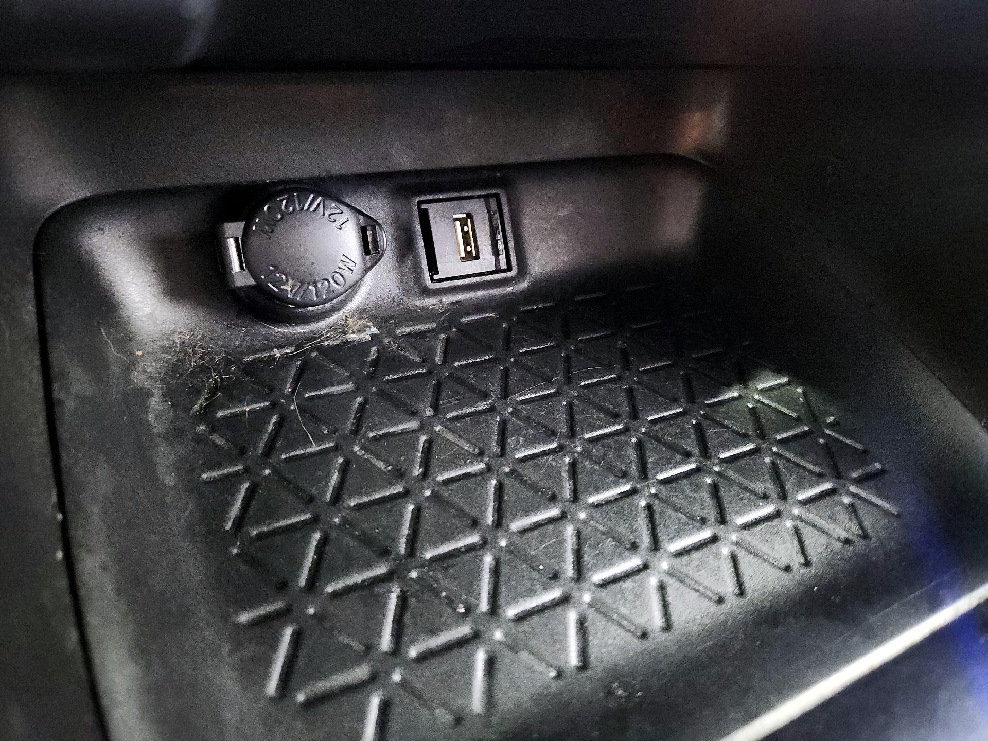 Thumbnail: 2021 Toyota RAV4 - 18