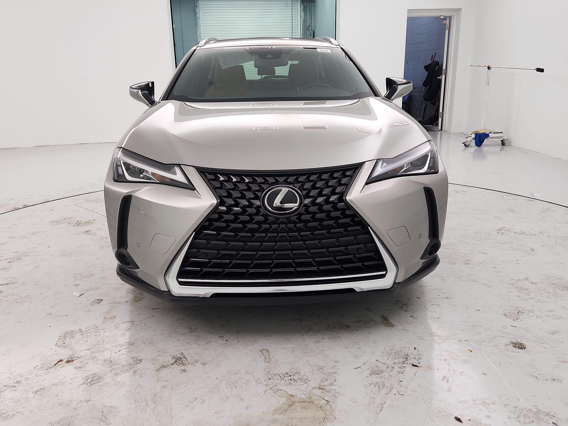Thumbnail: 2021 Lexus UX - 2
