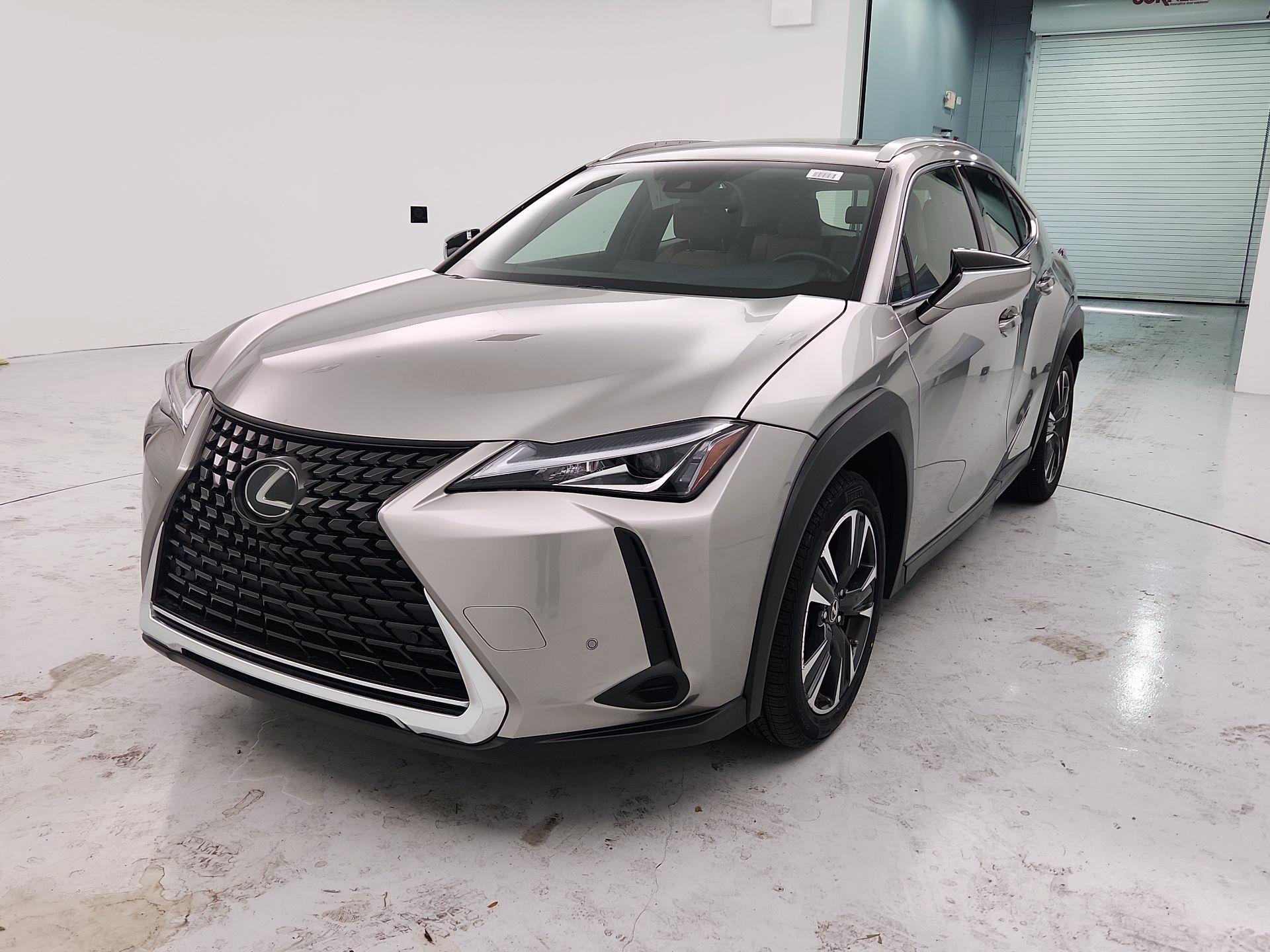 Thumbnail: 2021 Lexus UX - 3