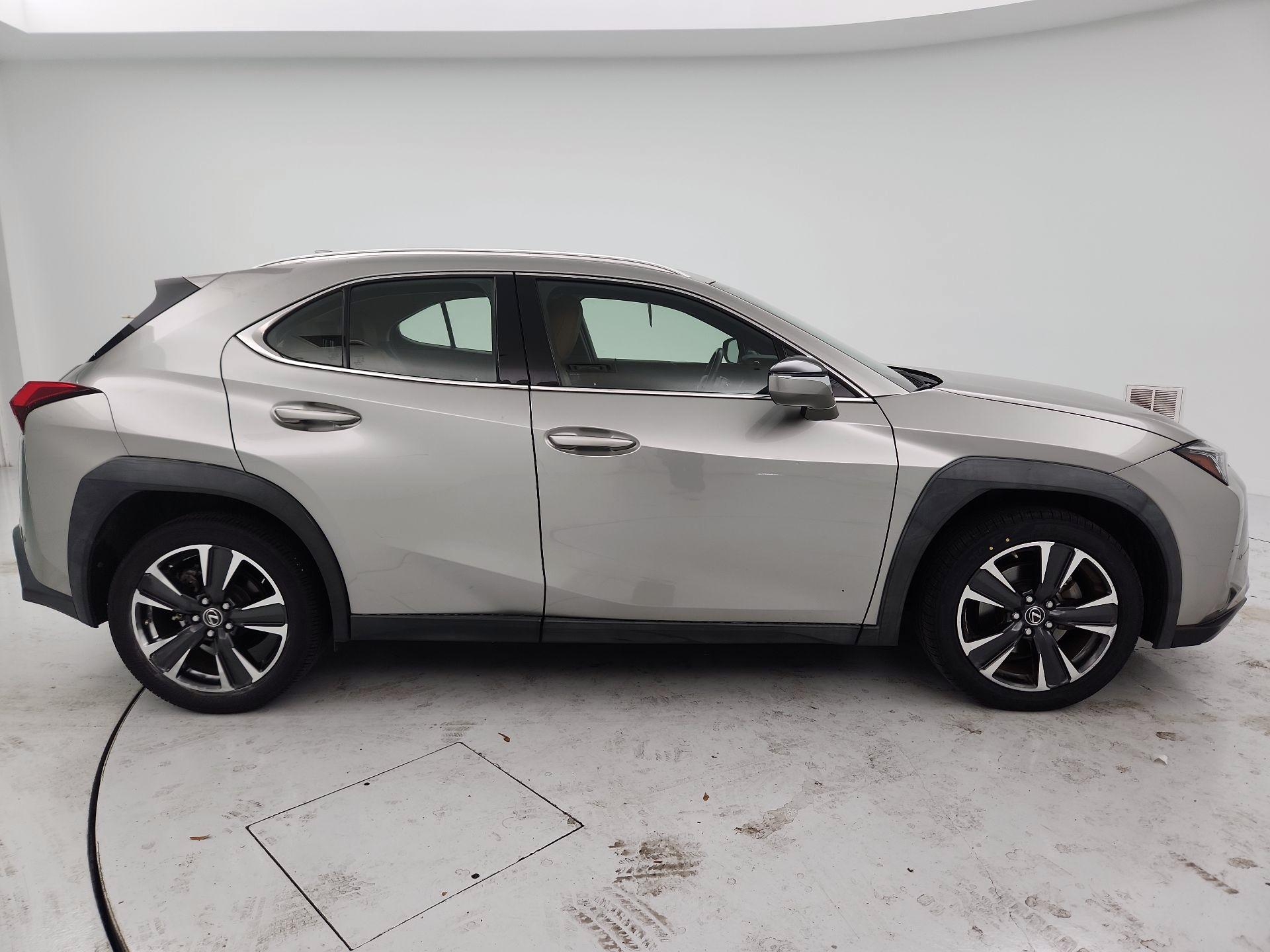 Thumbnail: 2021 Lexus UX - 4