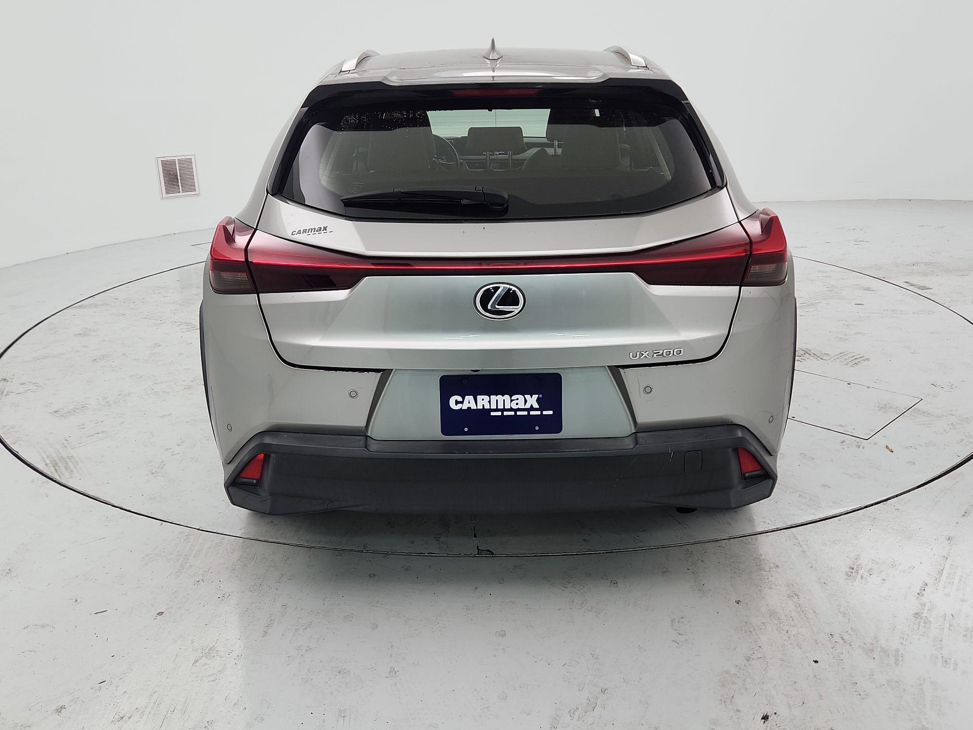 Thumbnail: 2021 Lexus UX - 6