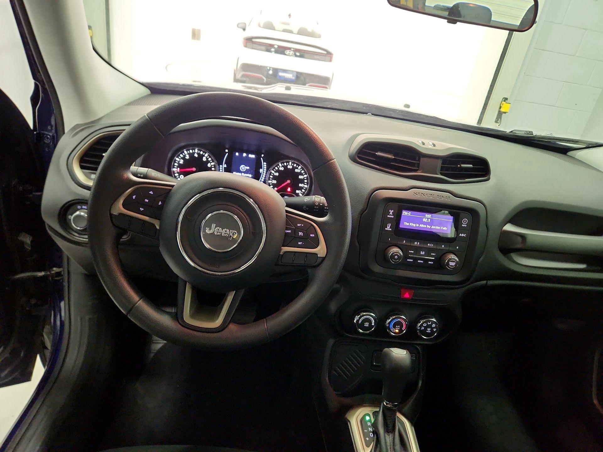 Thumbnail: 2017 Jeep Renegade - 9