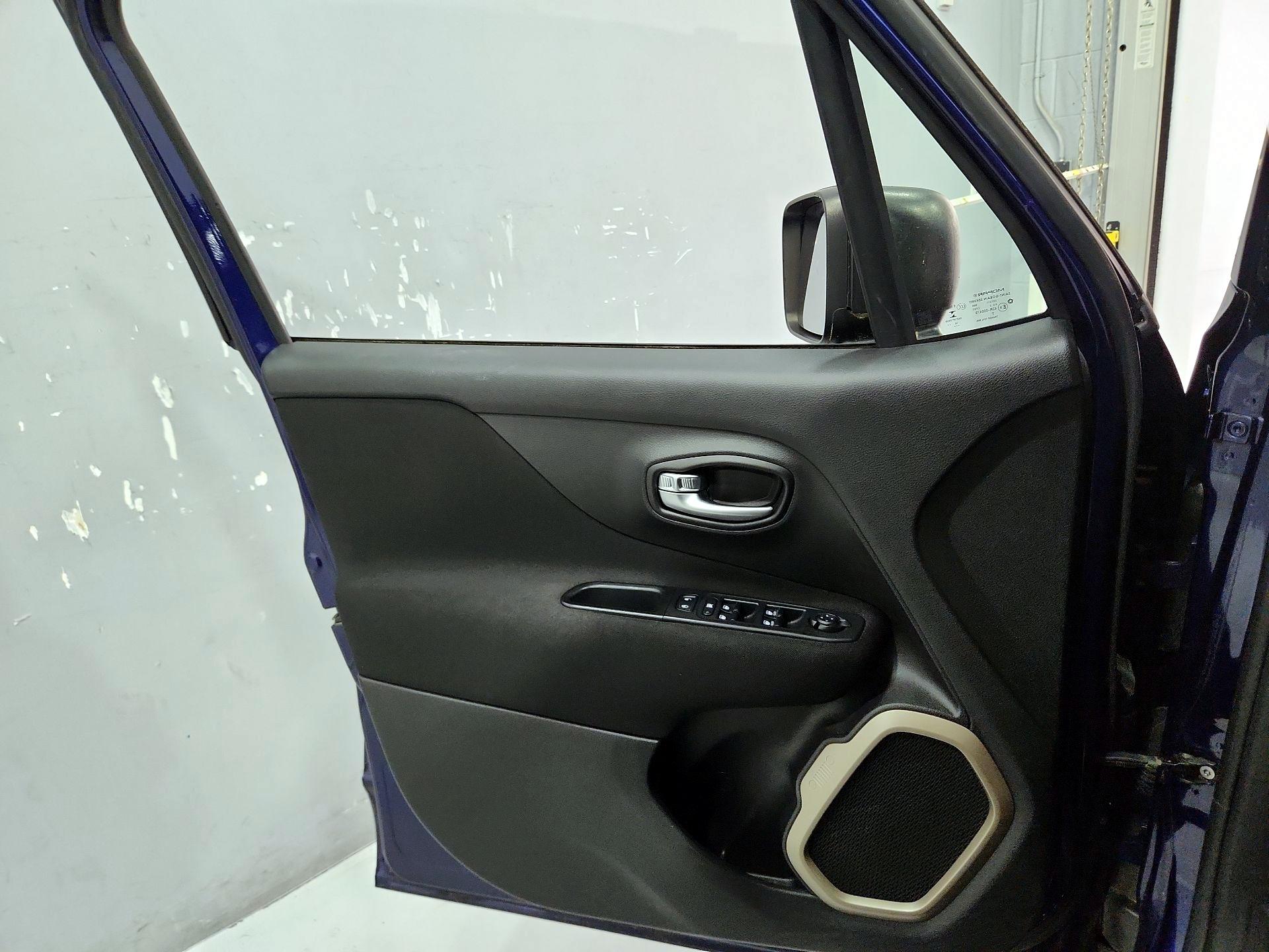 Thumbnail: 2017 Jeep Renegade - 12