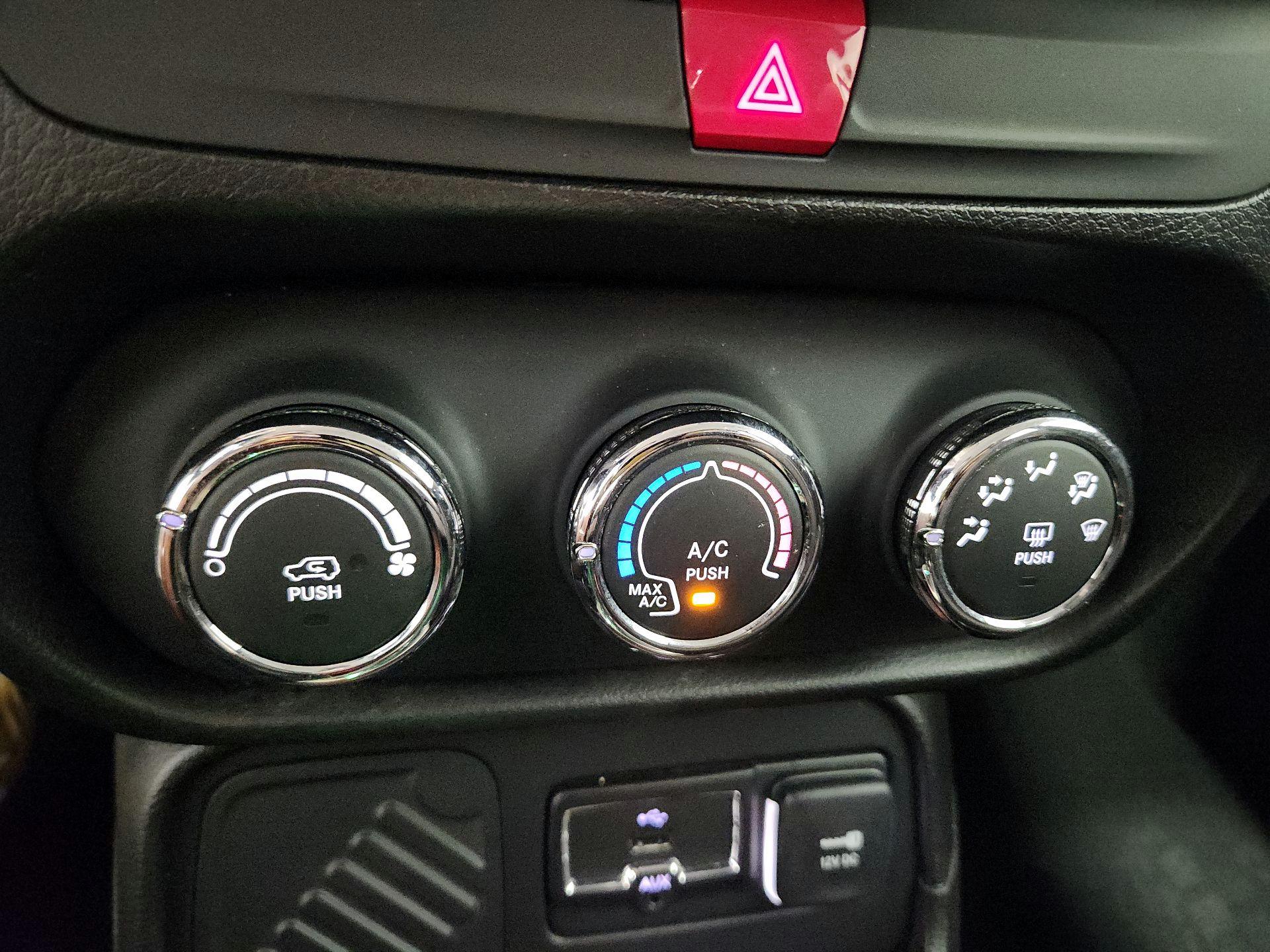 Thumbnail: 2017 Jeep Renegade - 15