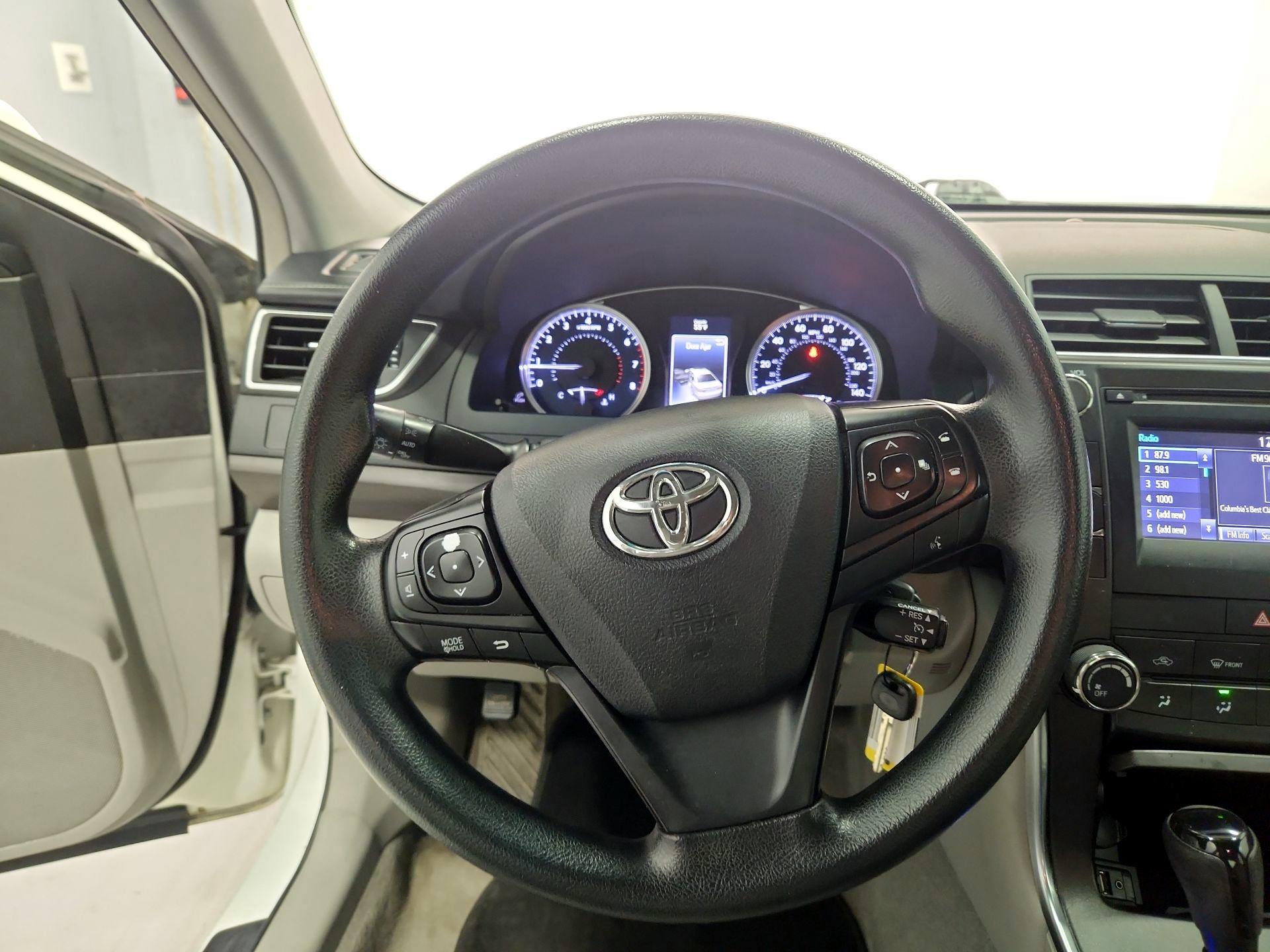 Thumbnail: 2017 Toyota Camry - 10