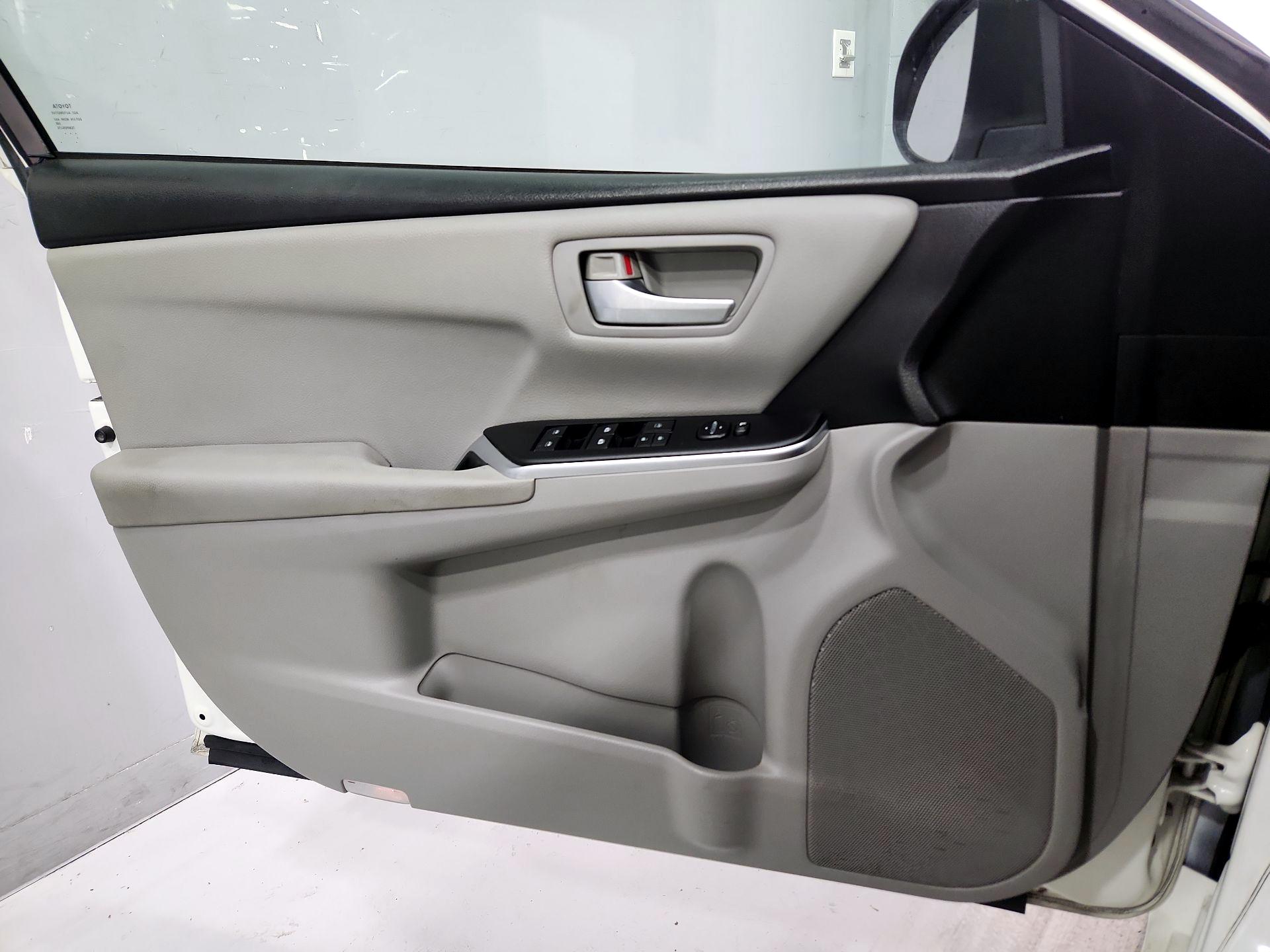 Thumbnail: 2017 Toyota Camry - 12