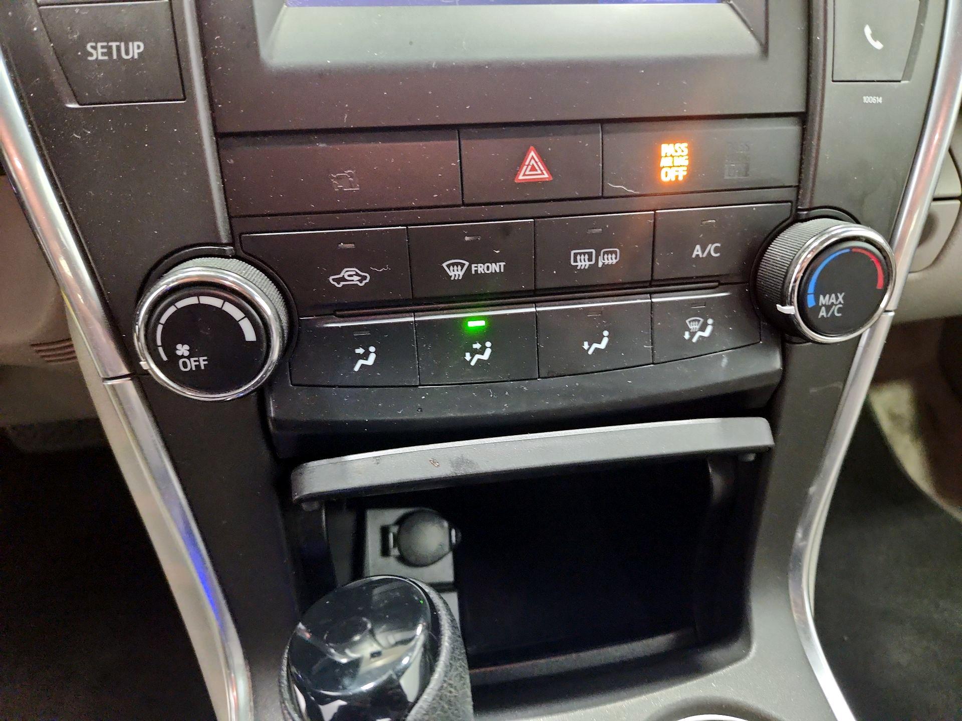 Thumbnail: 2017 Toyota Camry - 16