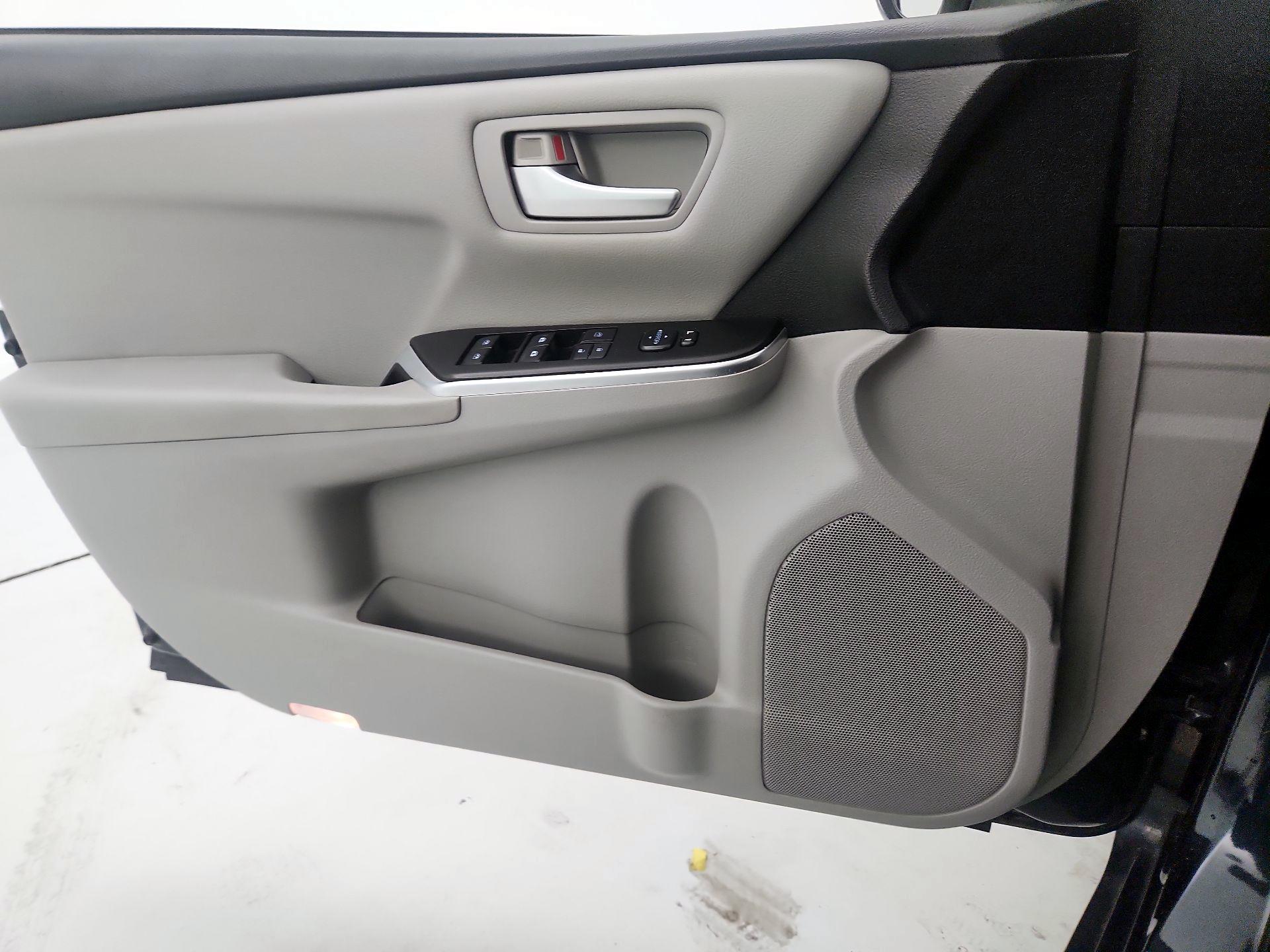 Thumbnail: 2017 Toyota Camry - 12