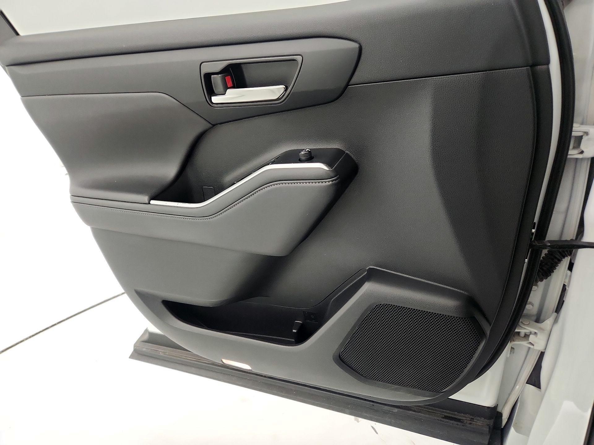 Thumbnail: 2022 Toyota Highlander - 12