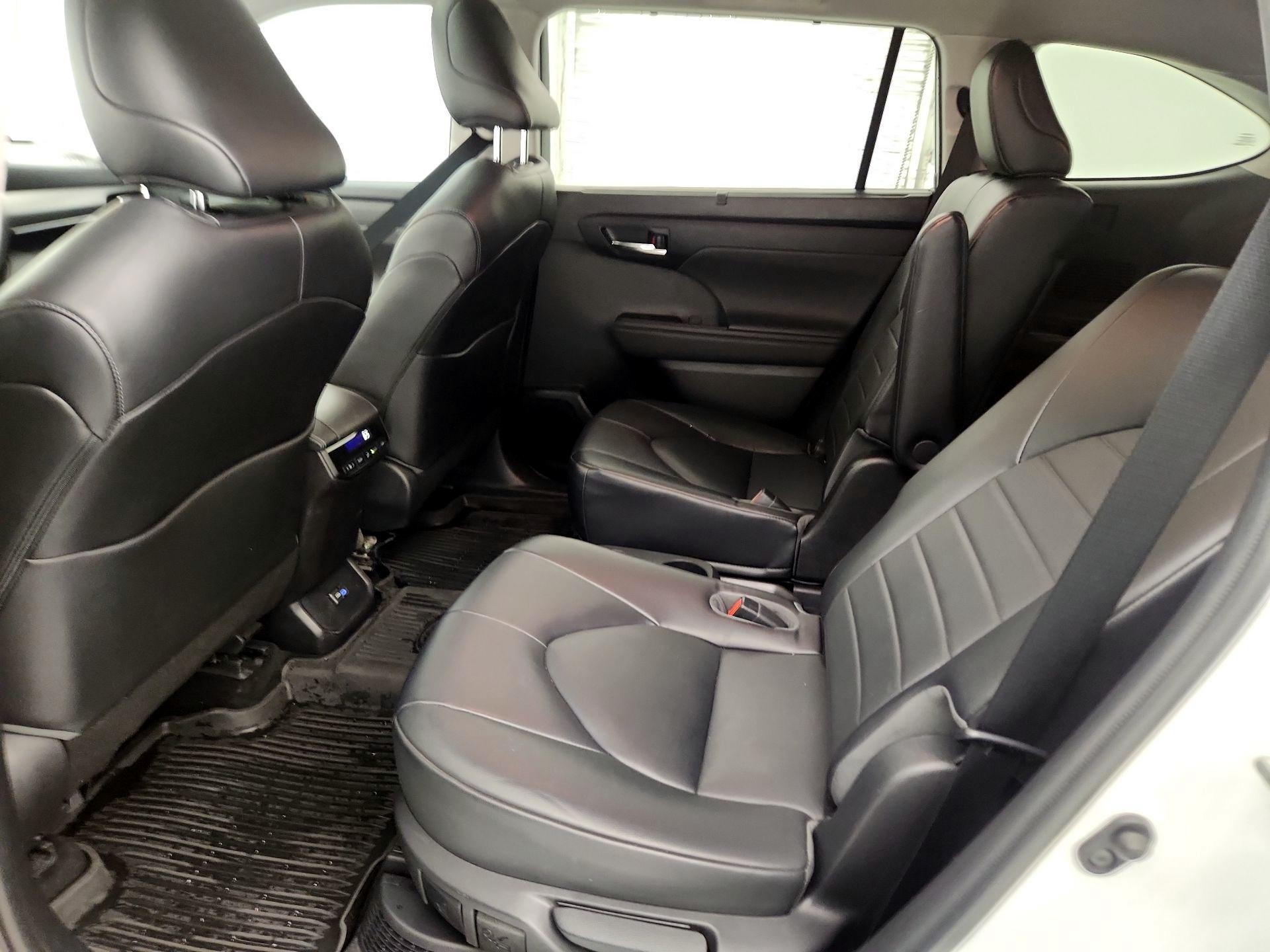 Thumbnail: 2022 Toyota Highlander - 20