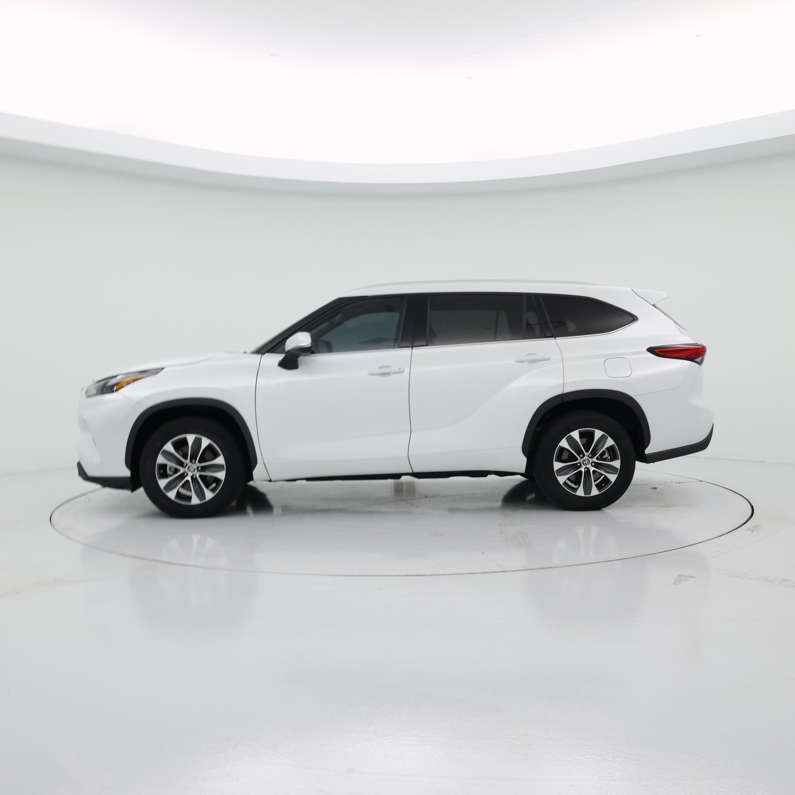 Thumbnail: 2022 Toyota Highlander - 3