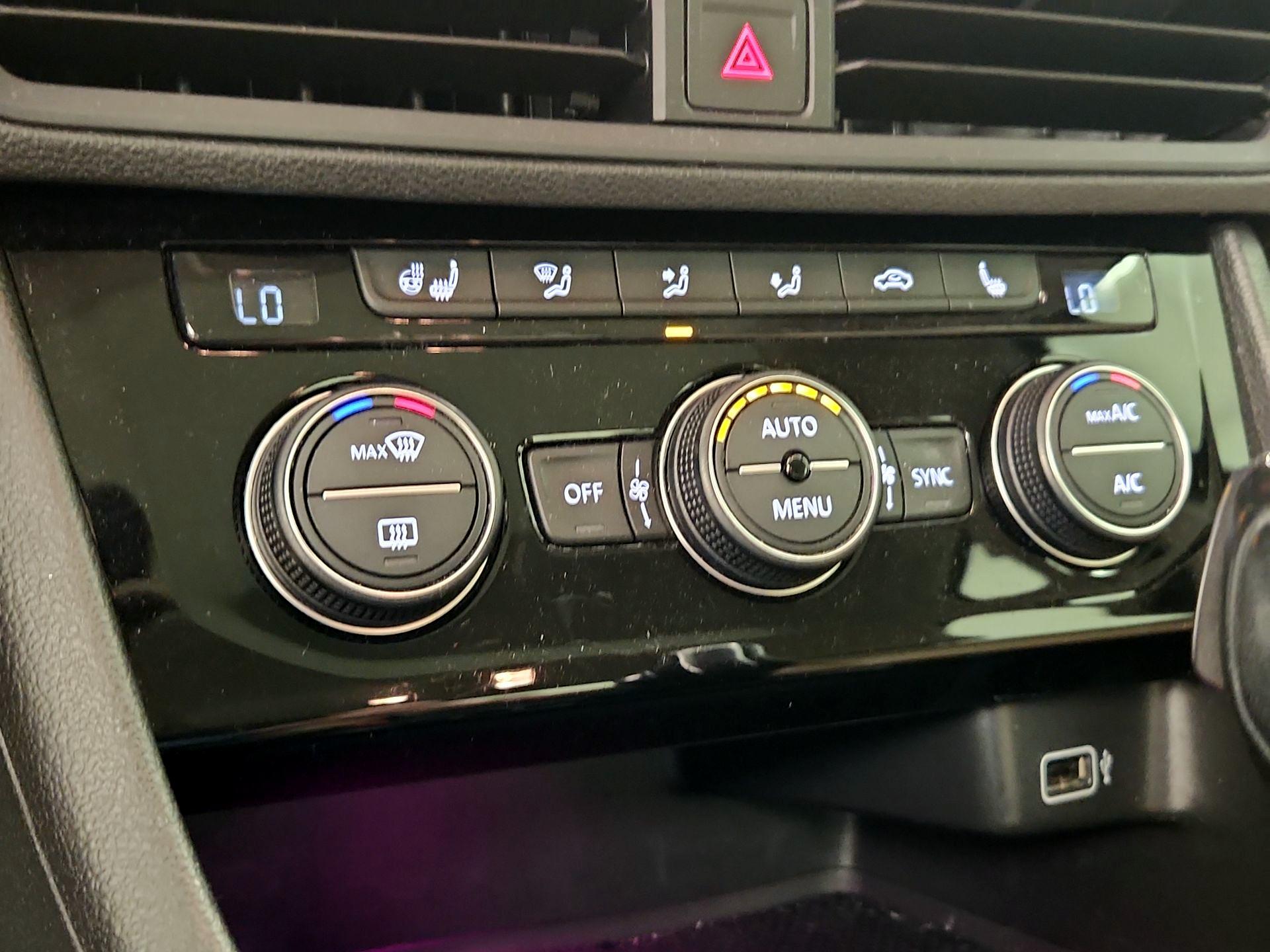 Thumbnail: 2019 Volkswagen Jetta - 16